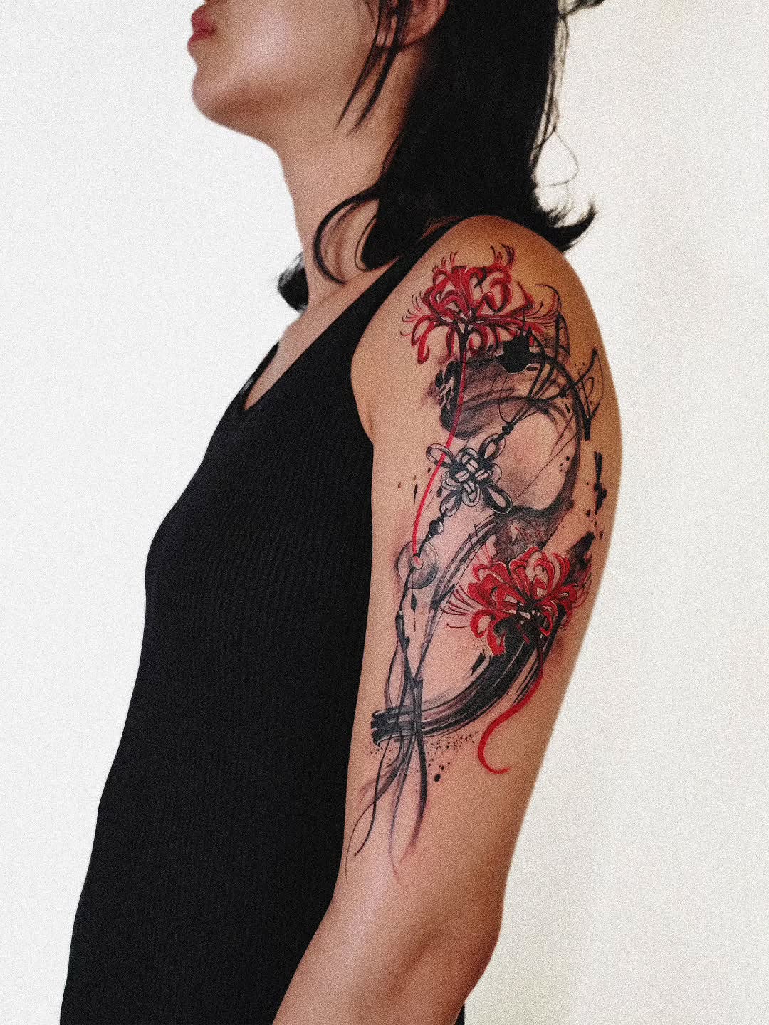Floral design watercolor tattoo on the shoulder by 𝗔𝗟𝗘𝗫 𝗣𝗥𝗘𝗤𝗨𝗘𝗟 𝗧𝗔𝗧𝗧𝗢𝗢𝗦 𝗖𝗛𝗜𝗖𝗔𝗚𝗢 ™, Chicago, Illinois