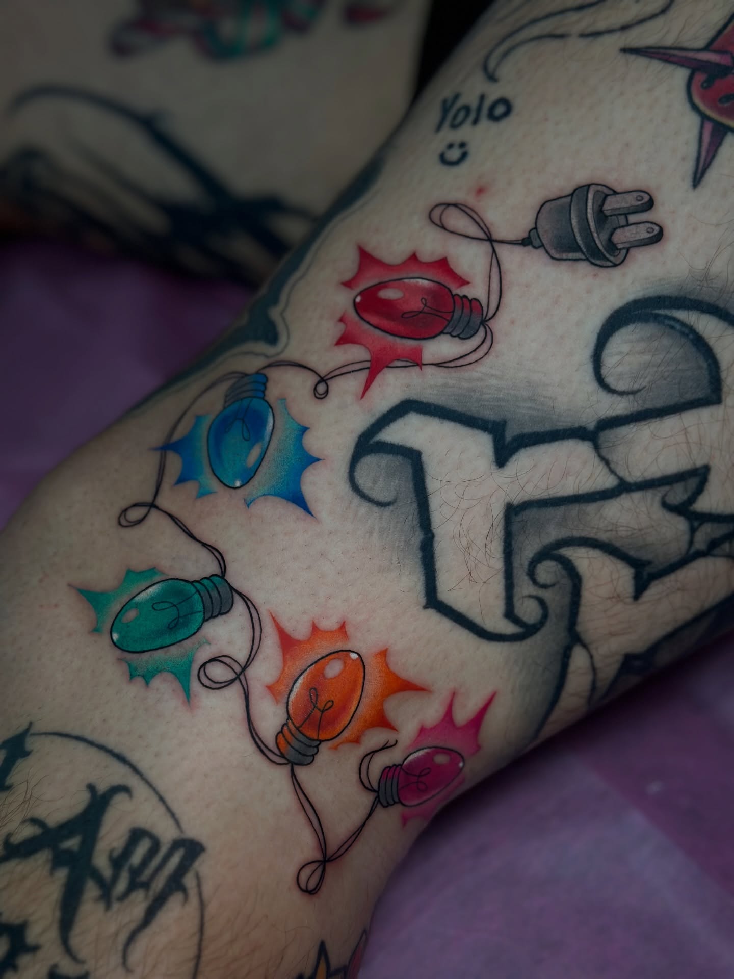 Light bulbs American traditional tattoo on the forearm by โ ๐ฟ๐๐ ๐ญ๐๐๐๐