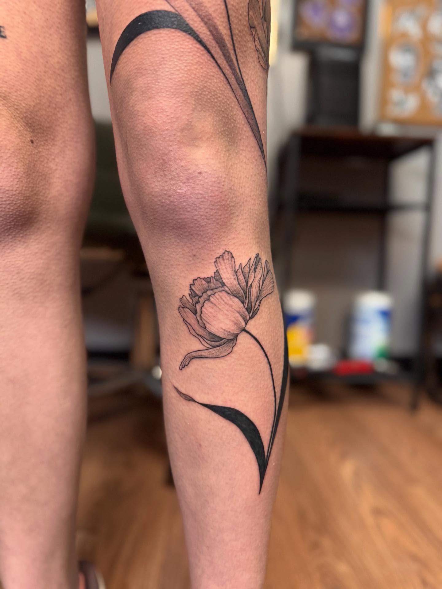 Tattoo by @annaainkk — black_and_grey