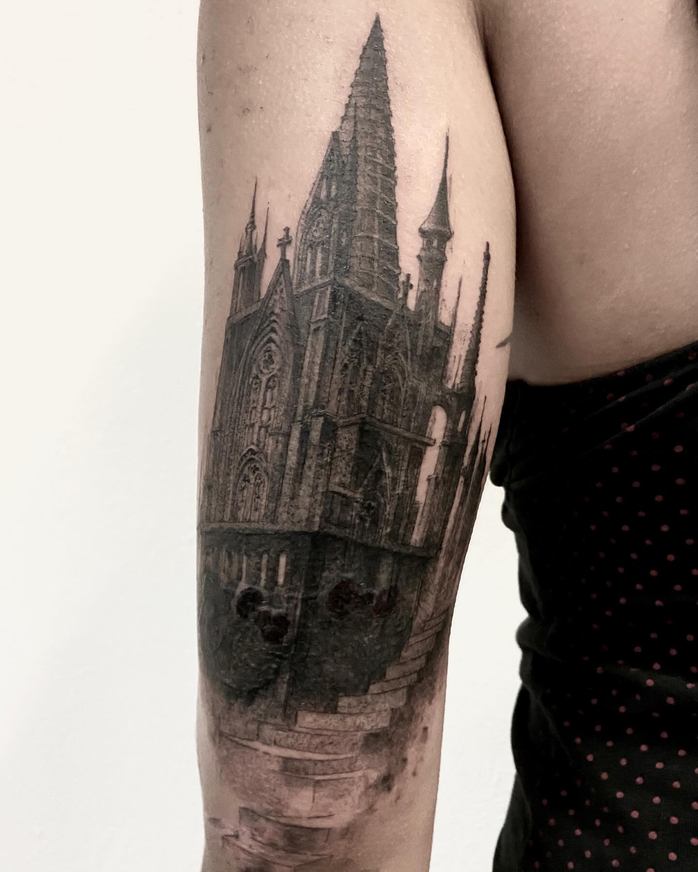Tattoo by @friedraven_tattoo โ black_and_grey, realism