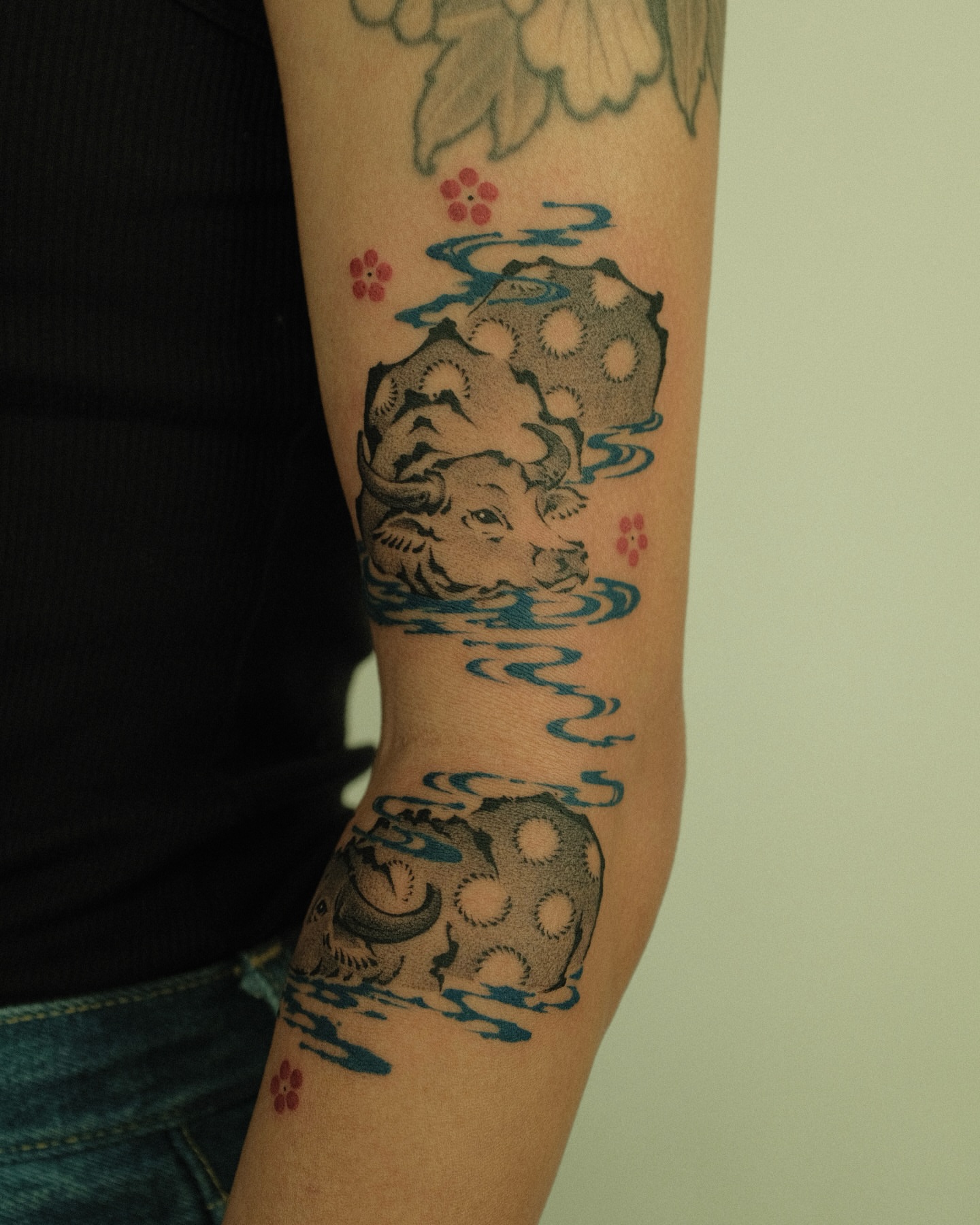 Tattoo by @xiaolun_tatt — dotwork, japanese_irezumi