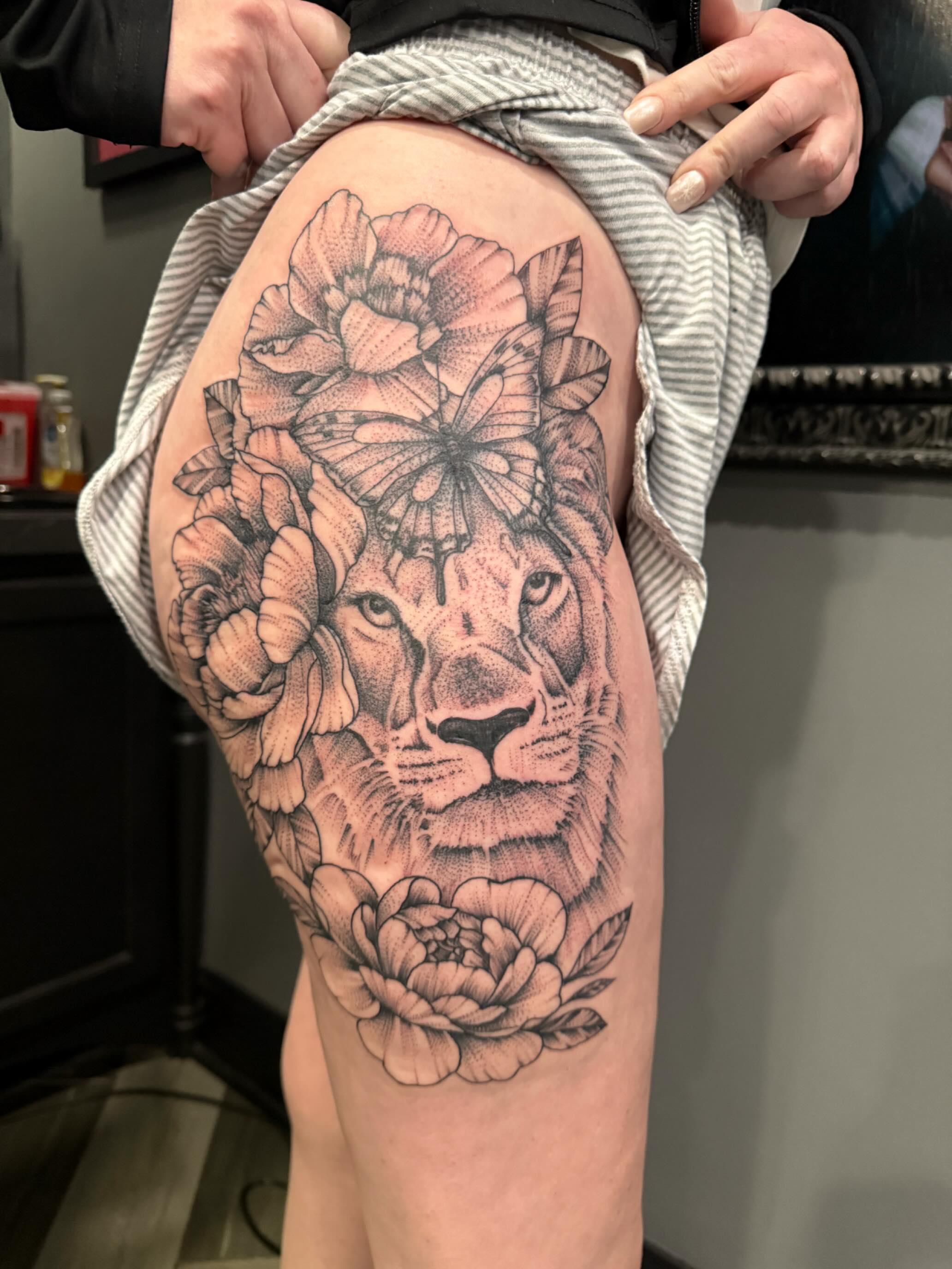 Lion and flowers realism tattoo on the thigh by Dave Potavin, Erlanger, Kentucky