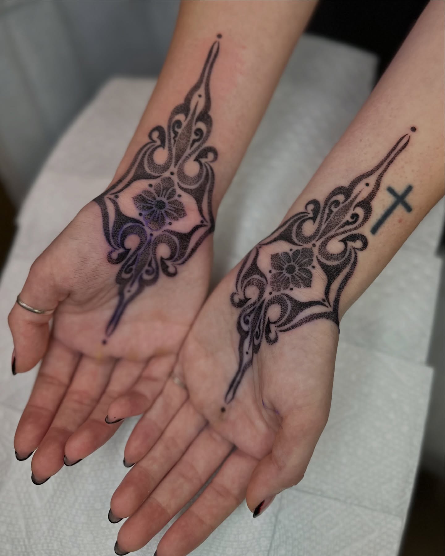 Floral design black and grey tattoo on the hand by ᴇʟɪᴢᴀ ɢᴏɴᴢᴀʟᴇᴢ