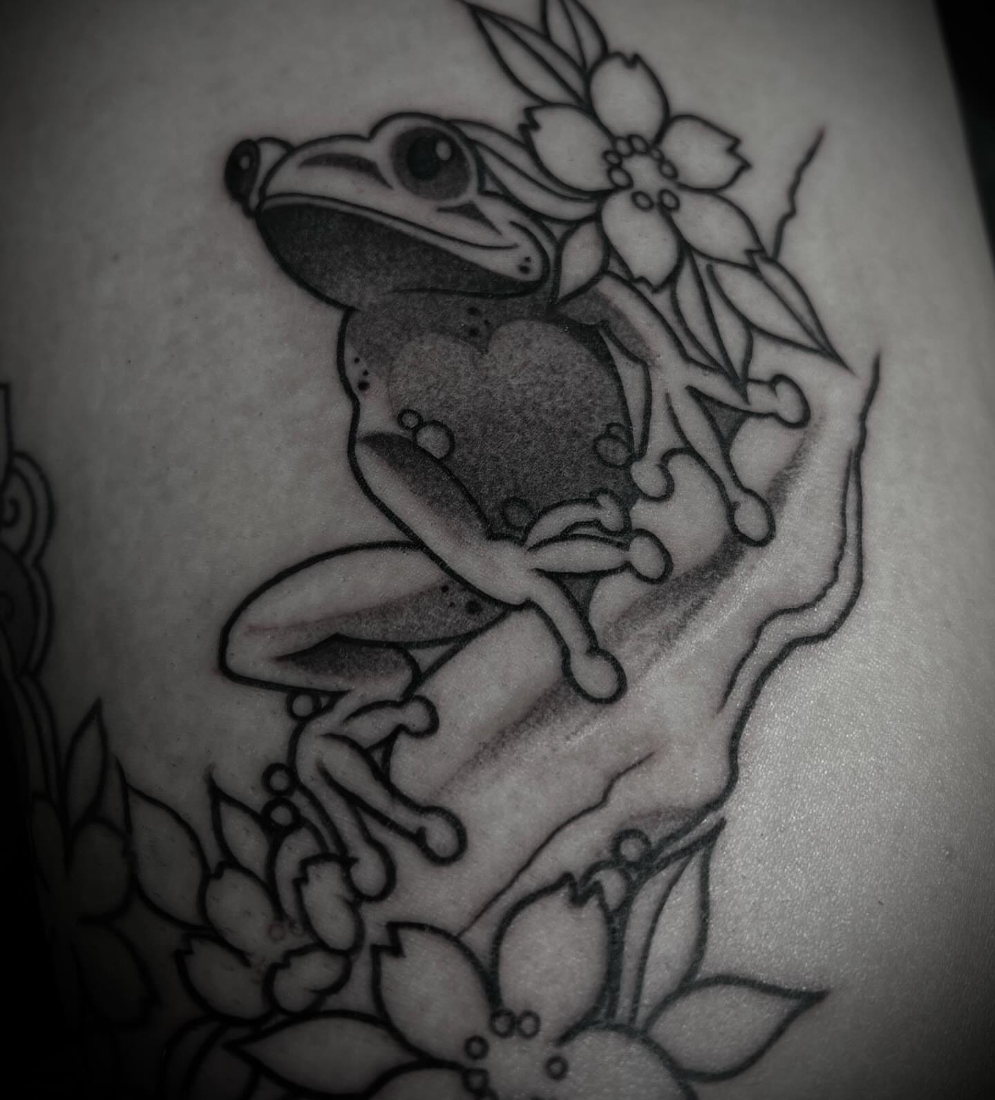 Frog and flowers black and grey tattoo on the shoulder by M A R I B e T H▪️k L A A R