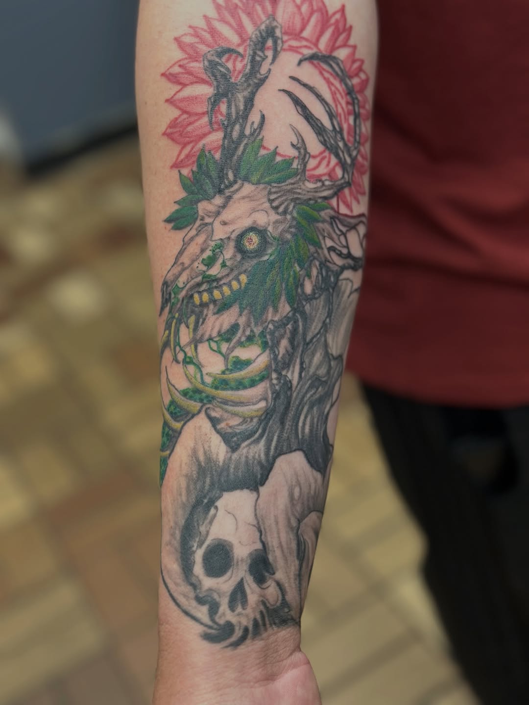 Skull with antlers and flower dark art tattoo on the forearm by vannadoestattoos
