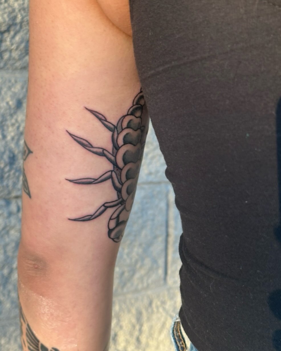 Tattoo by @leslieluck — black_and_grey