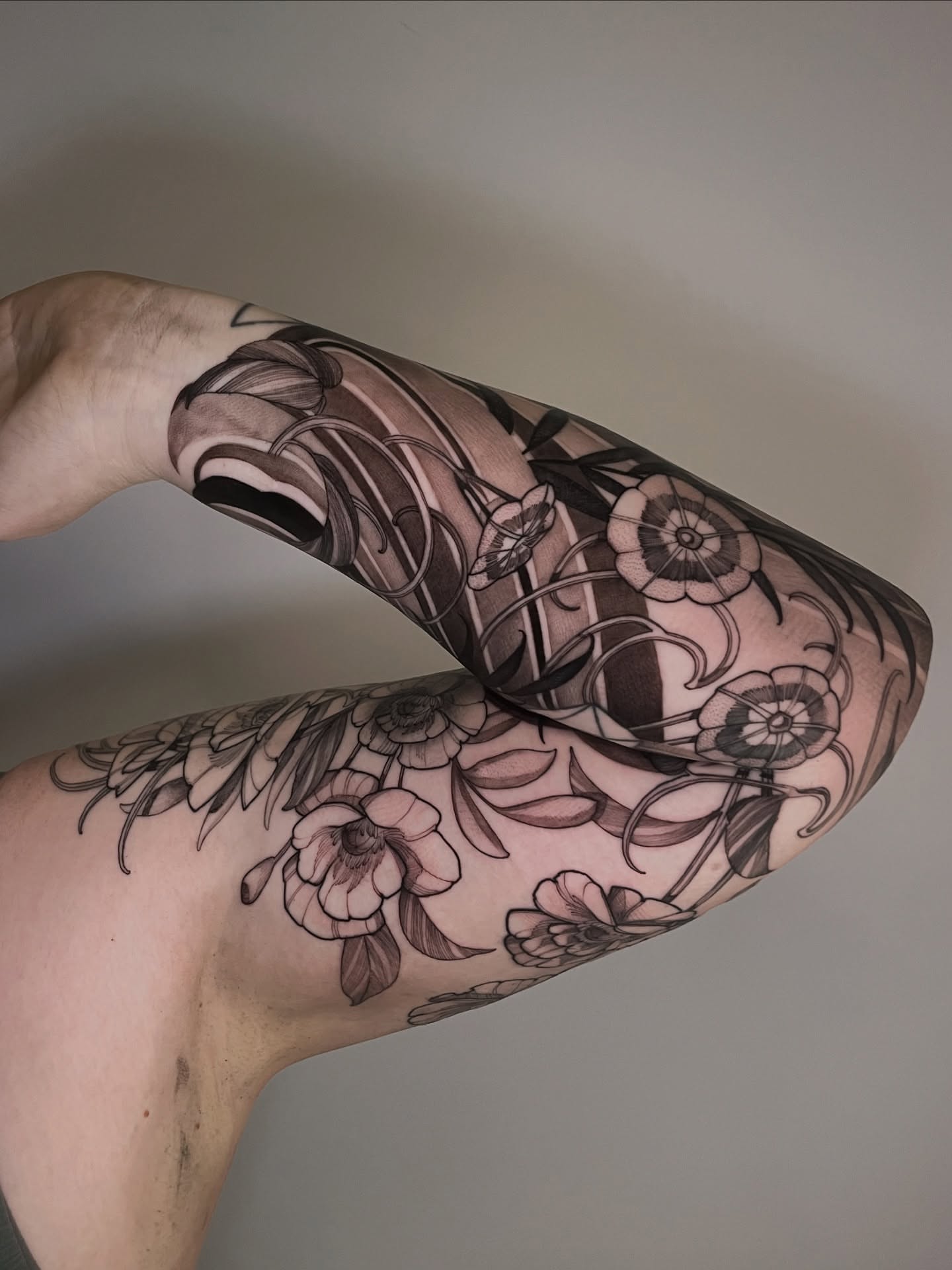 Tattoo by @caroljackytattoos — black_and_grey