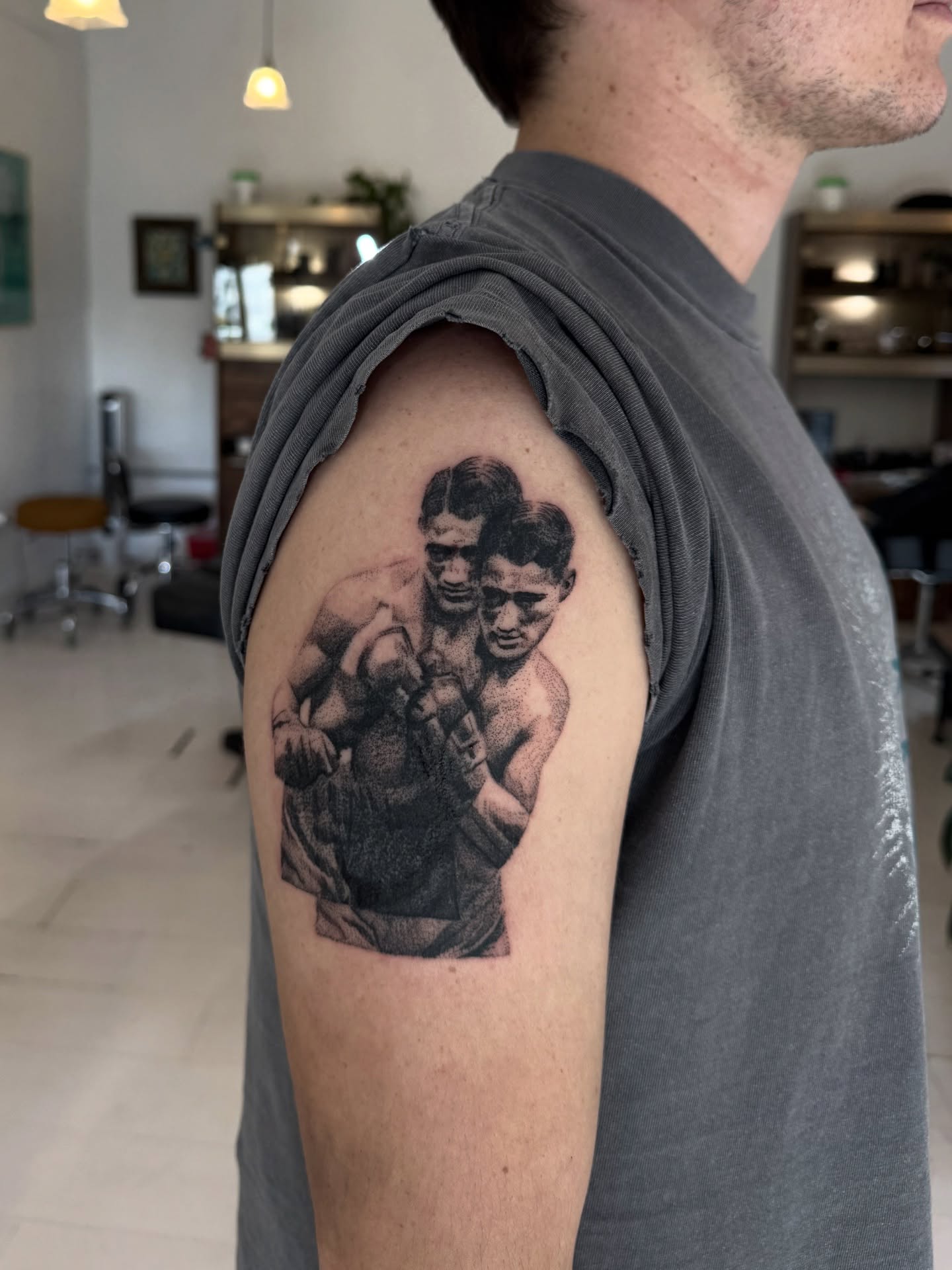 Boxing match realism tattoo on the upper arm by Zanereti