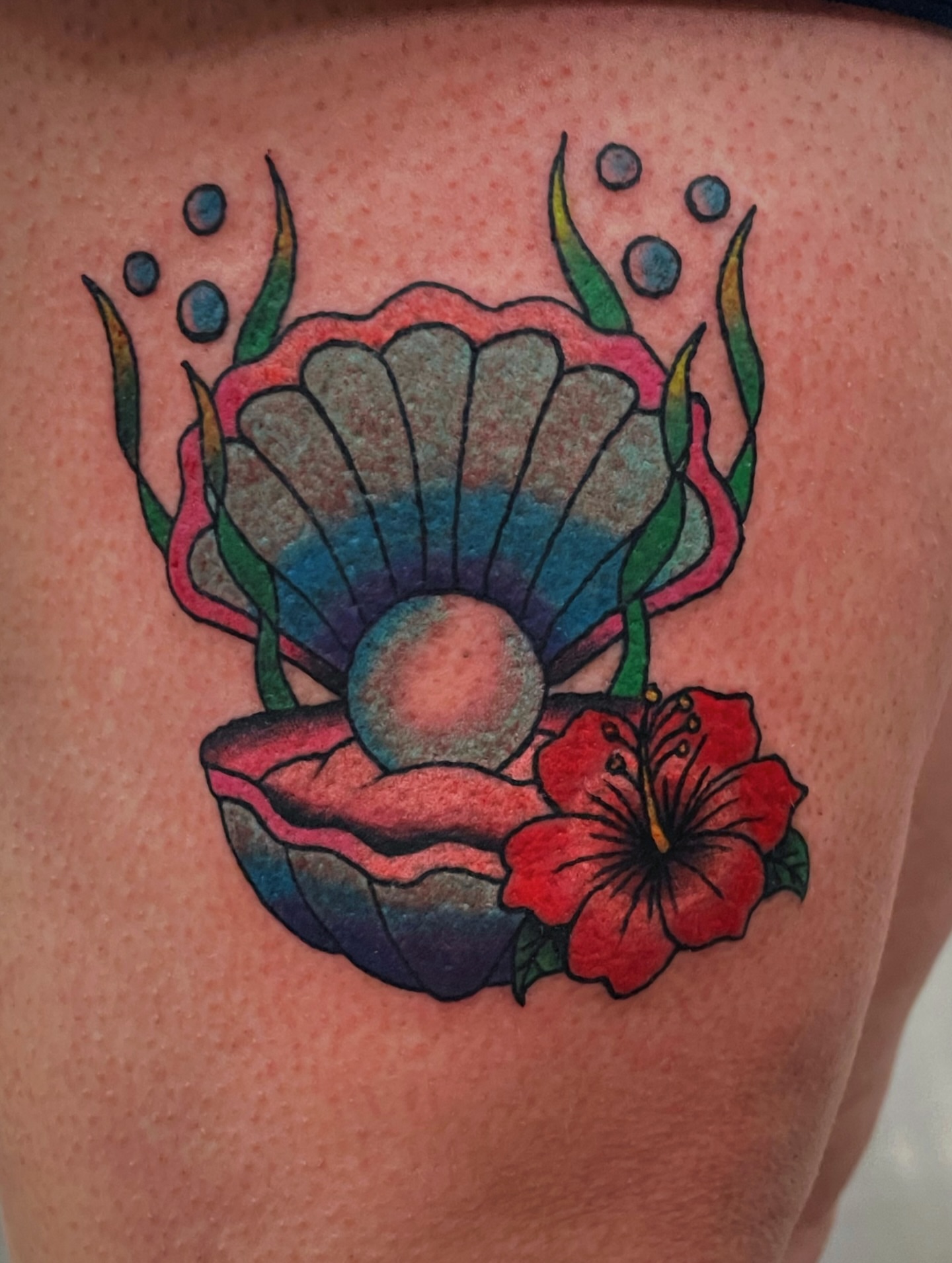Shell and pearl American traditional tattoo on the thigh by Glume Tattoo