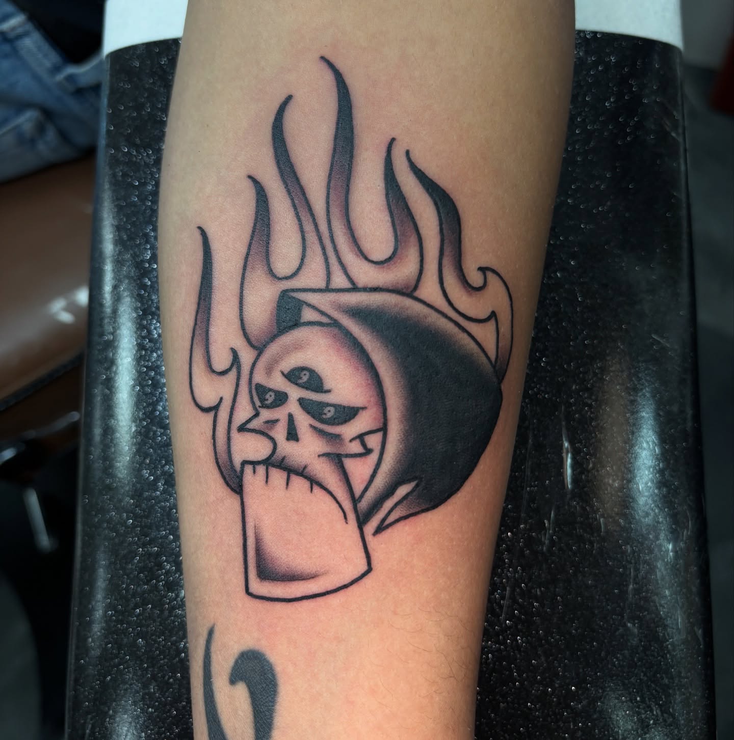Flaming skull black and grey tattoo on the forearm by @koma_tk