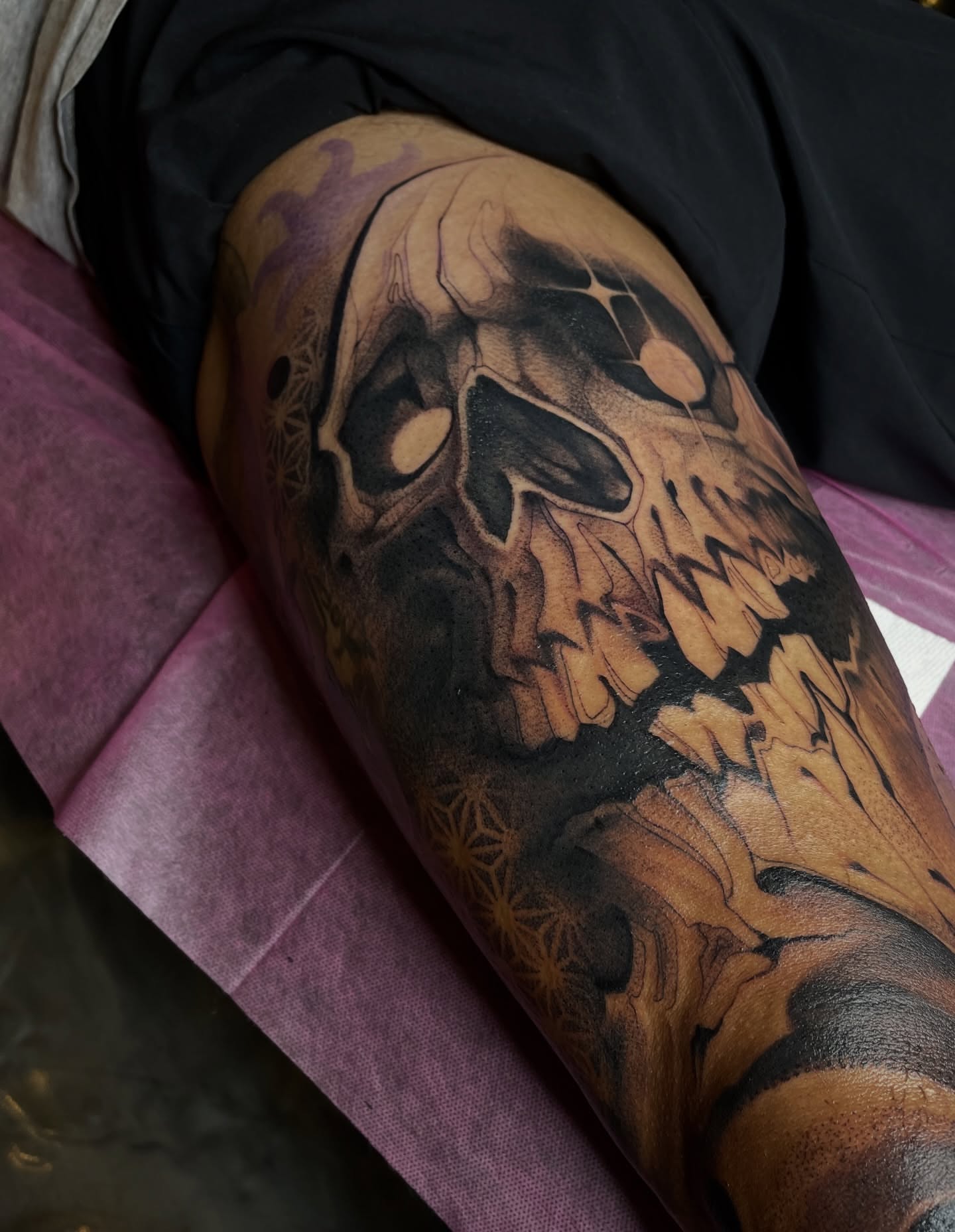 Skull dark realism tattoo on the thigh by ceci✨, Edinburg, Texas