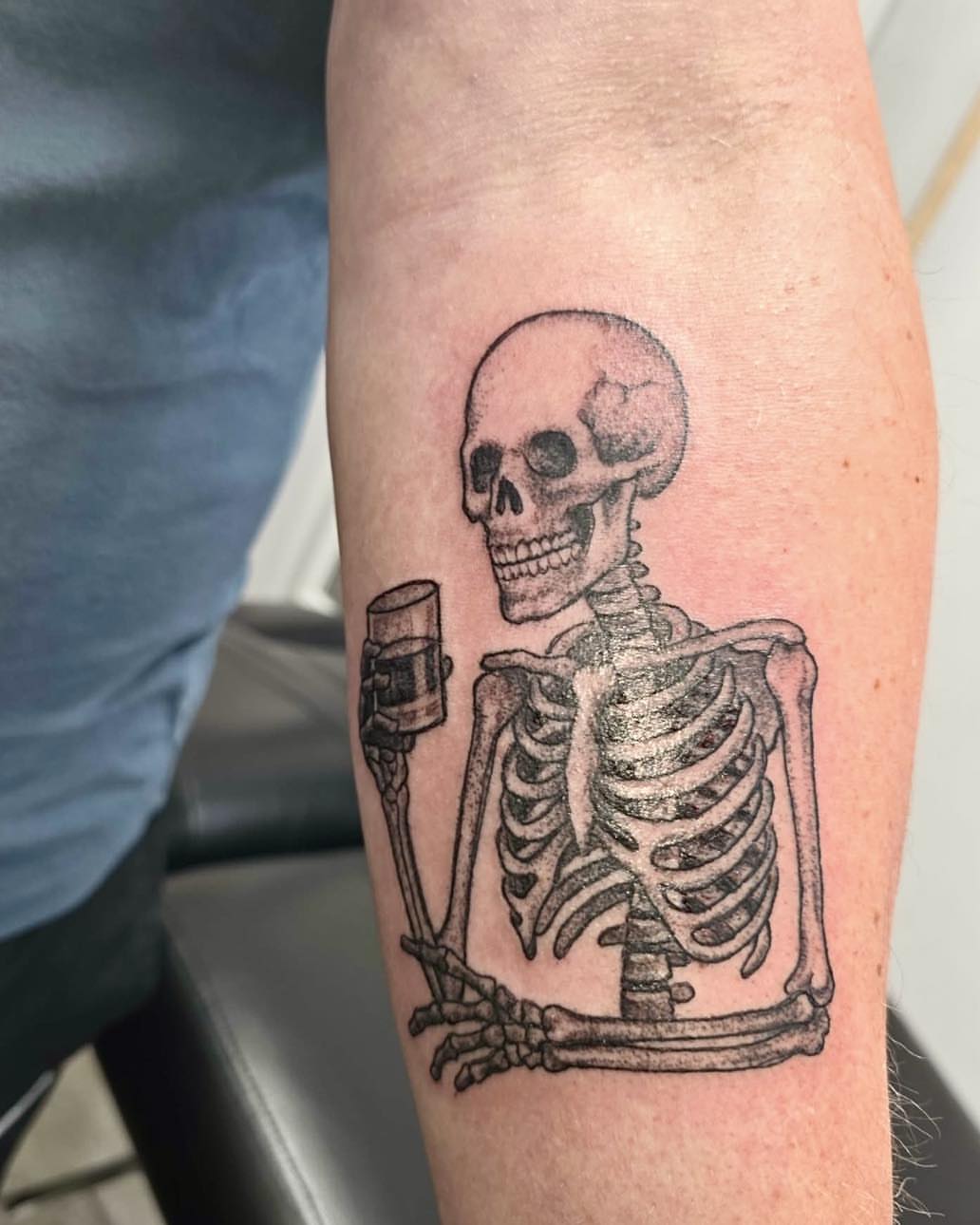 Tattoo by @juliabodyart — black_and_grey
