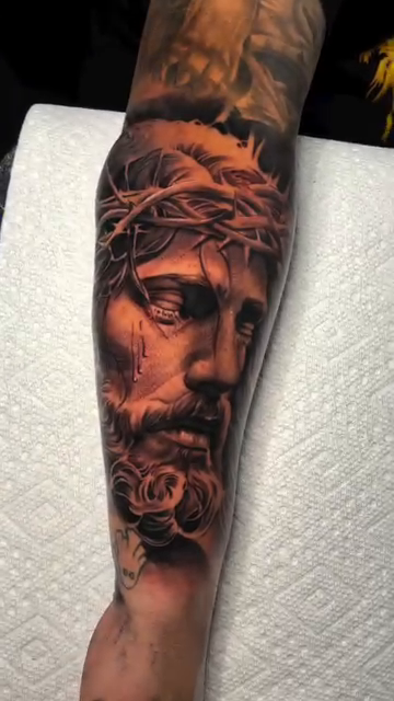 Jesus christ and crown of thorns realism tattoo by Isaac Barrientos