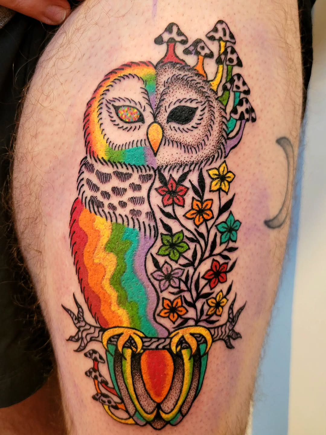 Owl dotwork tattoo on the thigh by Cat Wong意藝