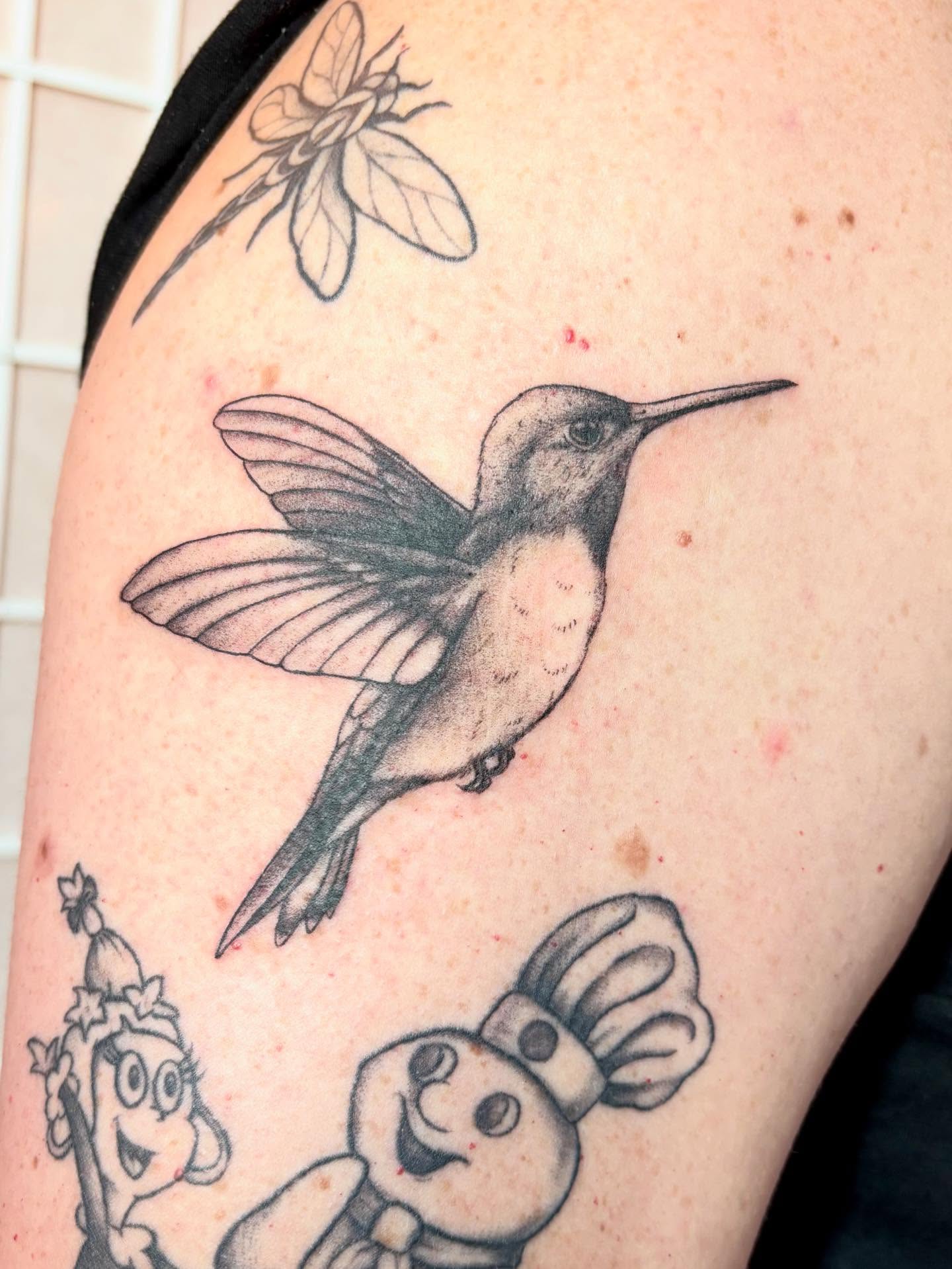 Hummingbird dotwork tattoo on the thigh by Leah Leinani