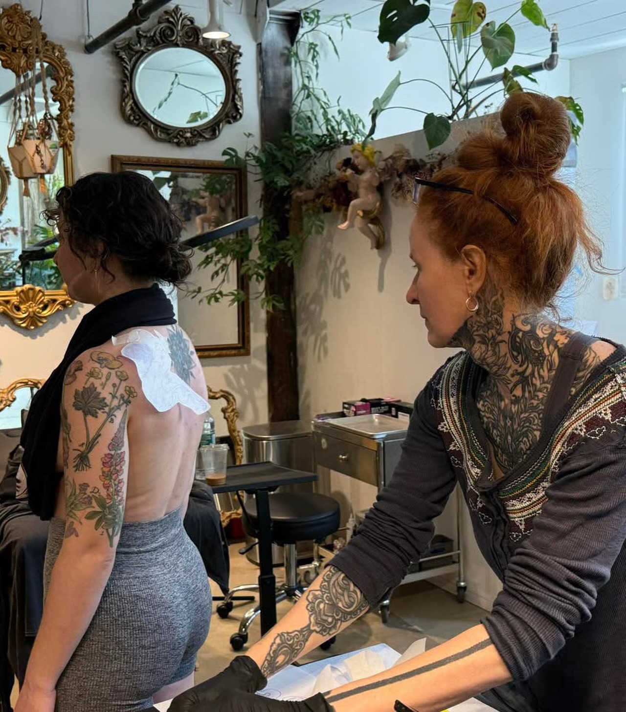 Floral design black and grey tattoo on the back by 𝑱𝒖𝒍𝒊𝒂𝒏𝒏𝒂 𝑴𝒆𝒏𝒏𝒂✥𝑷𝒉𝒊𝒍𝒂𝒅𝒆𝒍𝒑𝒉𝒊𝒂✥𝑩𝒍𝒂𝒄𝒌 𝒂𝒏𝒅 𝑮𝒓𝒂𝒚