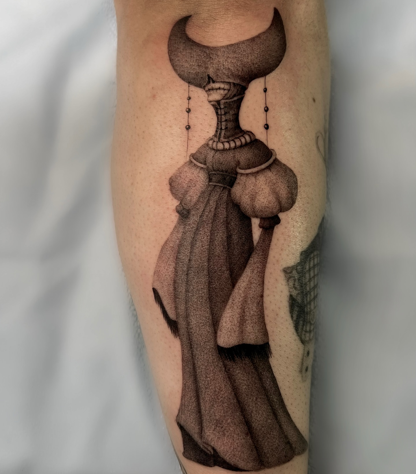 Woman with hourglass dotwork tattoo on the forearm by 𝑱𝒖𝒍𝒊𝒂𝒏𝒏𝒂 𝑴𝒆𝒏𝒏𝒂✥𝑷𝒉𝒊𝒍𝒂𝒅𝒆𝒍𝒑𝒉𝒊𝒂✥𝑩𝒍𝒂𝒄𝒌 𝒂𝒏𝒅 𝑮𝒓𝒂𝒚
