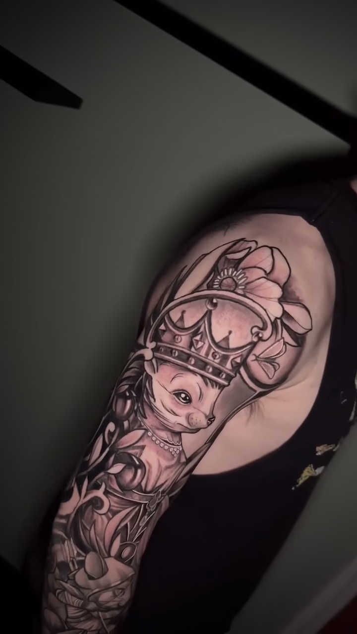 Crowns and animals realism tattoo by Javier Rivera