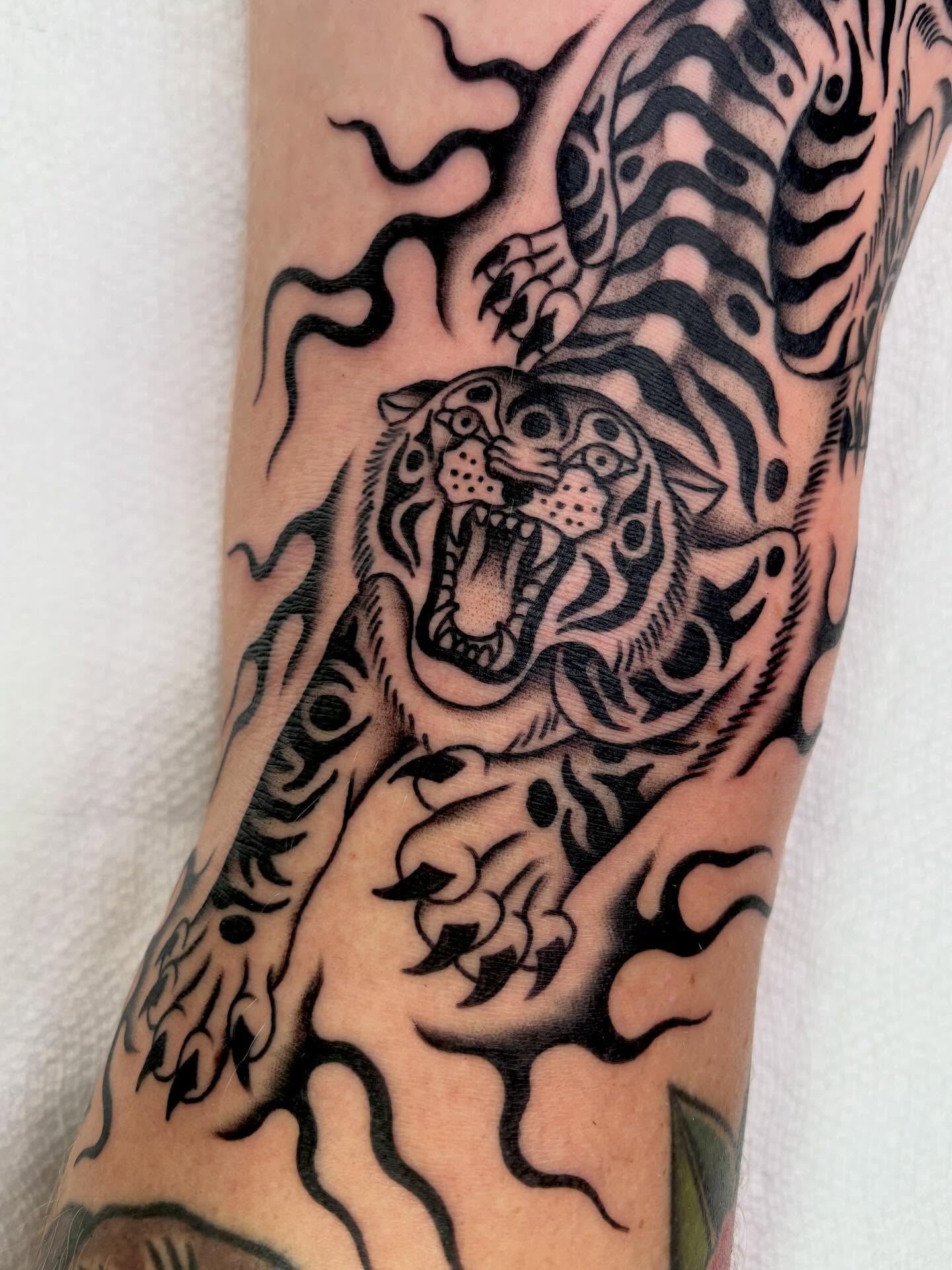 Roaring tiger black and grey tattoo on the forearm by sally ★ lee