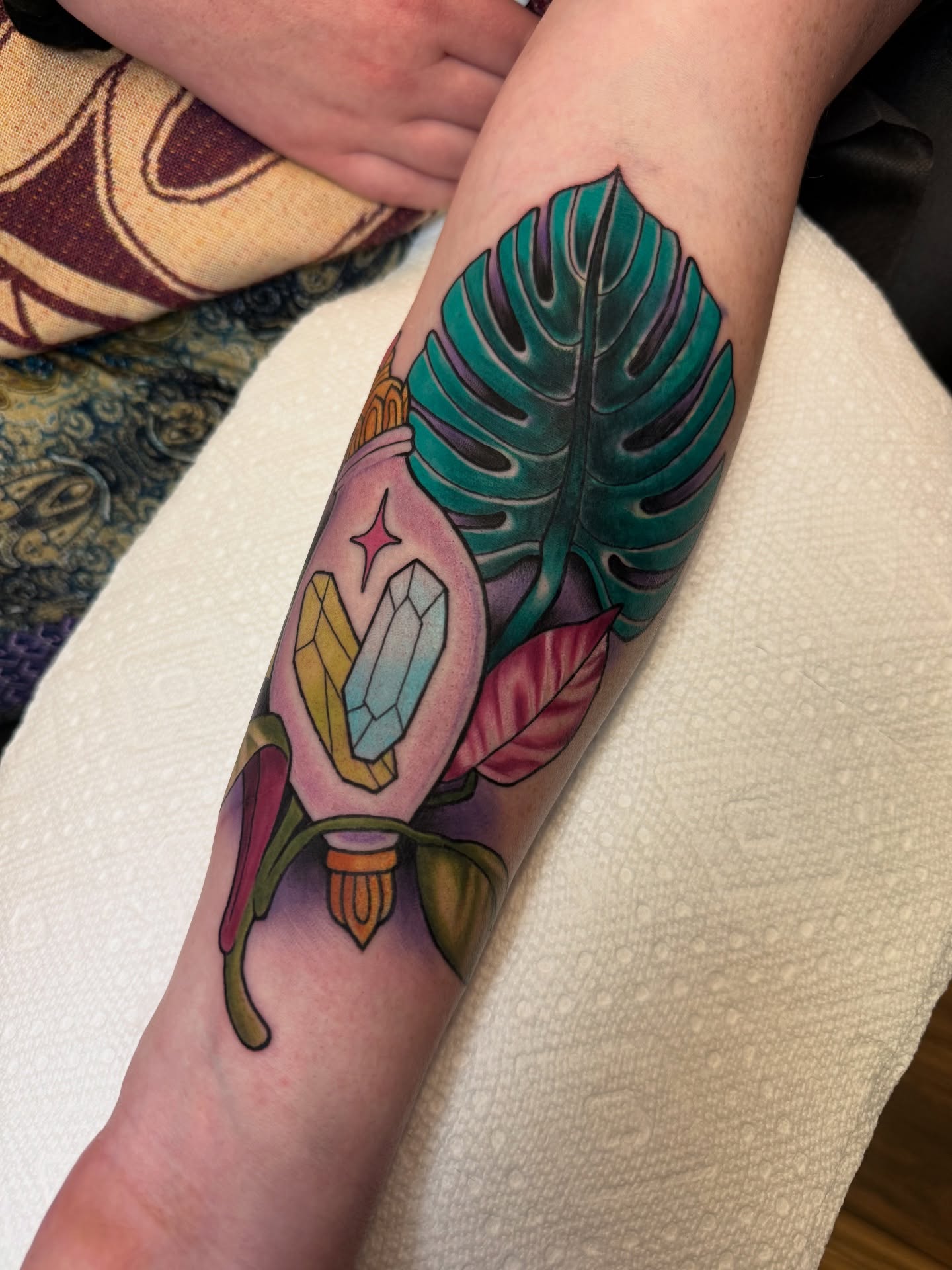 Tattoo by @lizzysmallzz — american_traditional, new_school