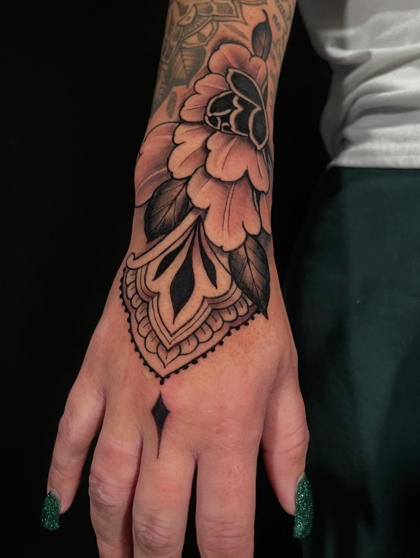 Floral design American traditional tattoo on the hand by ✨𝕄𝕚𝕜𝕖 𝕆’𝔽𝕒𝕣𝕣𝕖𝕝𝕝✨, Denver, Colorado