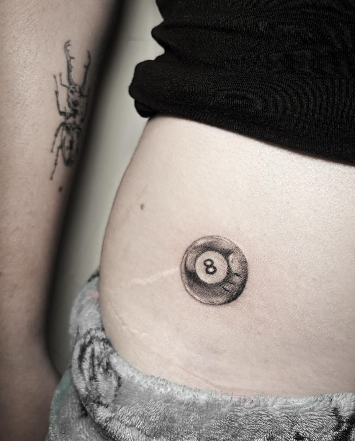 8-ball black and grey tattoo on the ribs by l i z ✶