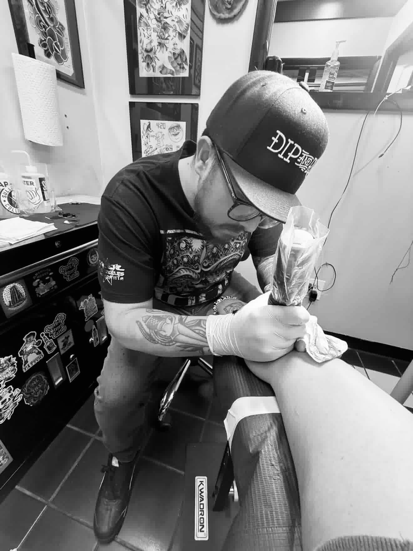 Leg black and grey tattoo on the leg by Andres Patino 🇪🇨🇺🇸