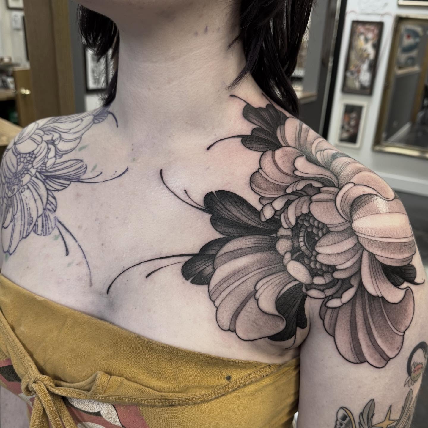 Flower black and grey tattoo on the shoulder by Connie Fiorino - Tattoo Artist