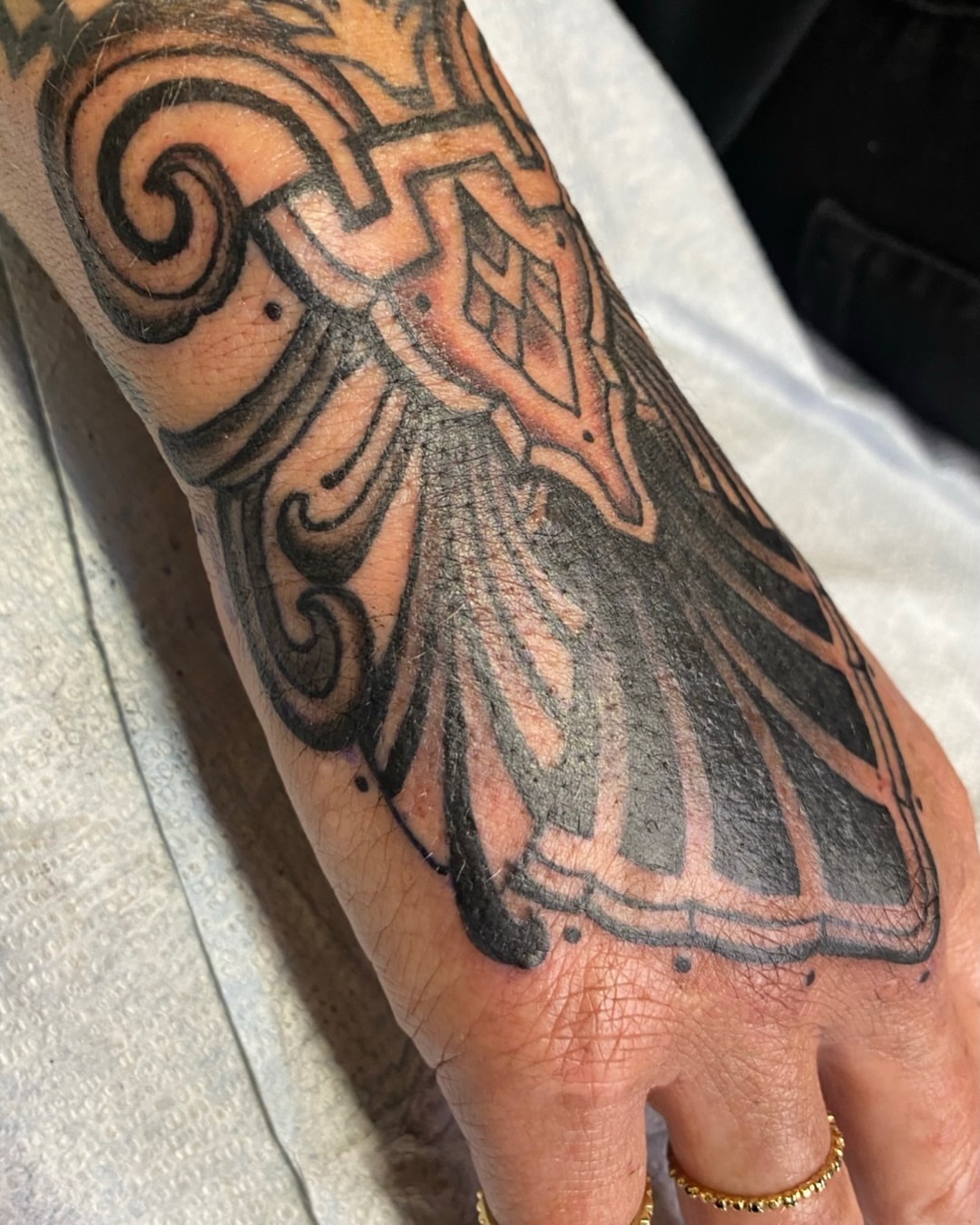 Tattoo by @daverodrigueztattoos — geometric