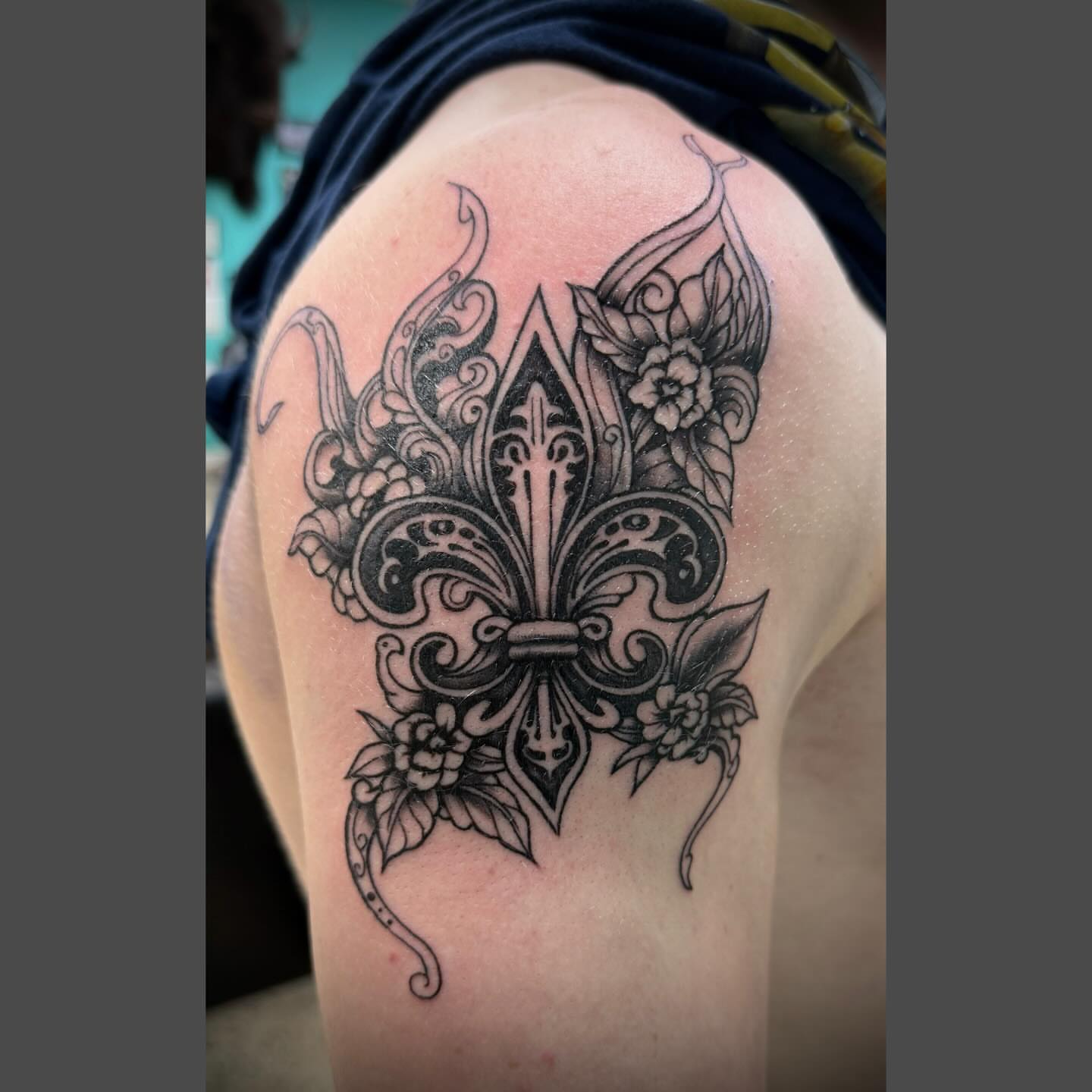 Fleur-de-lis black and grey tattoo on the shoulder by Richard Nagy, New Orleans, Louisiana