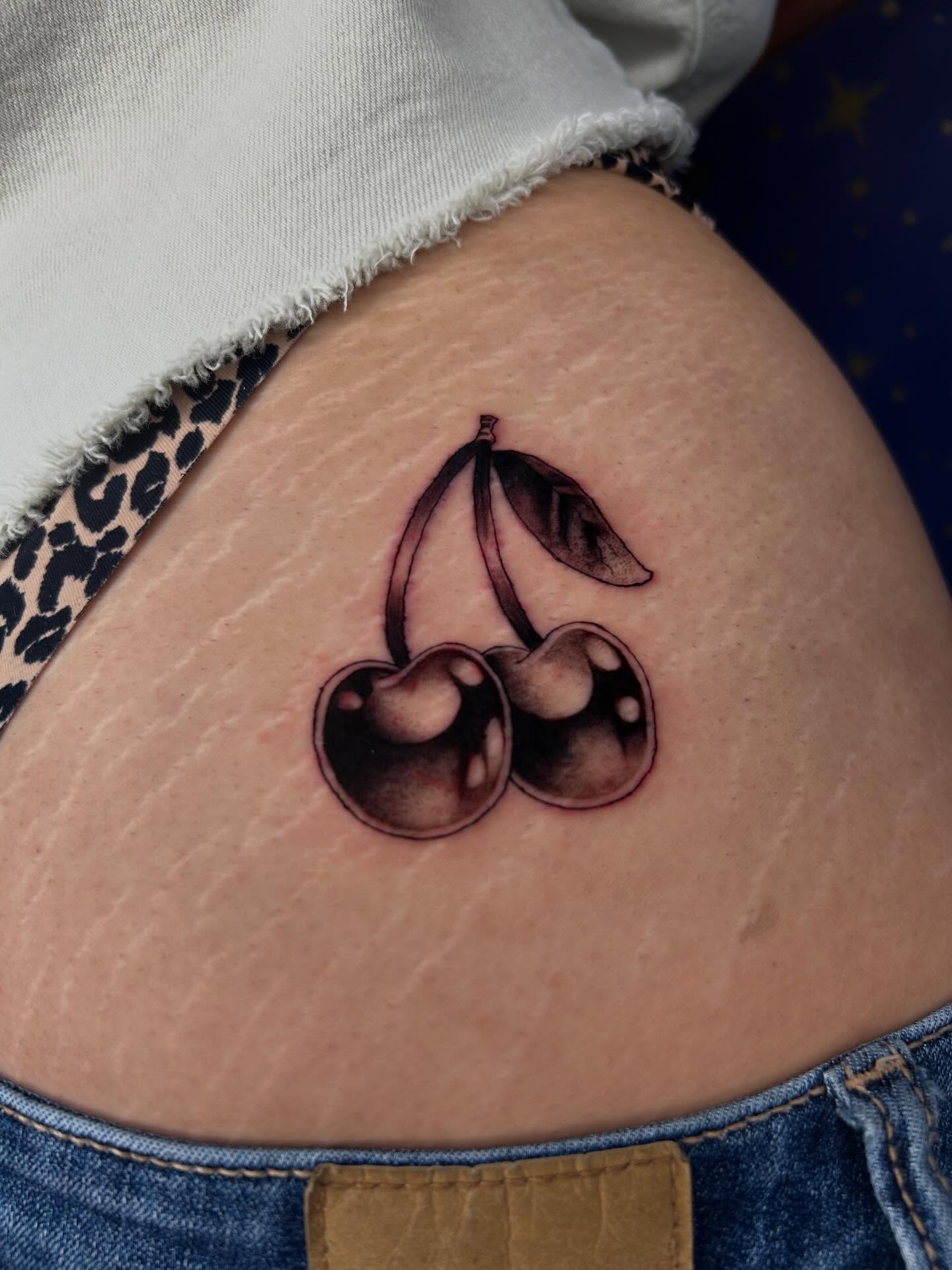 Tattoo by @la_diabhla — realism