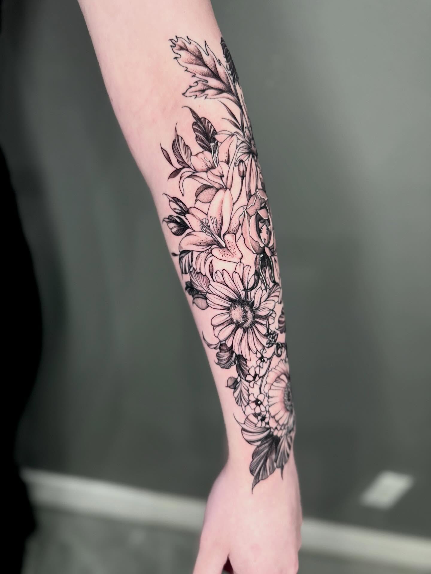 Tattoo by @amberstarrartistry — black_and_grey
