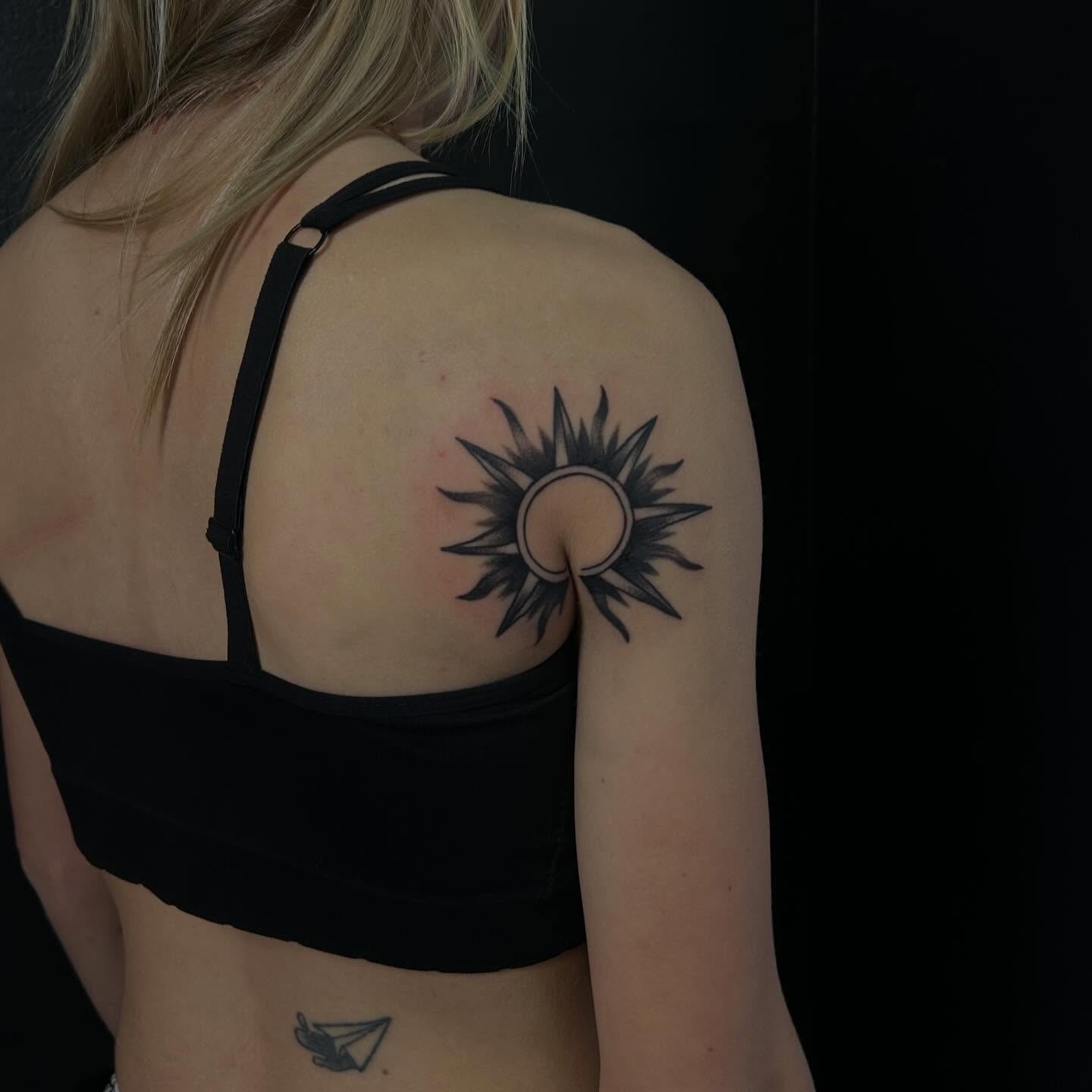 Tattoo by @diamondphoenix_ — black_and_grey