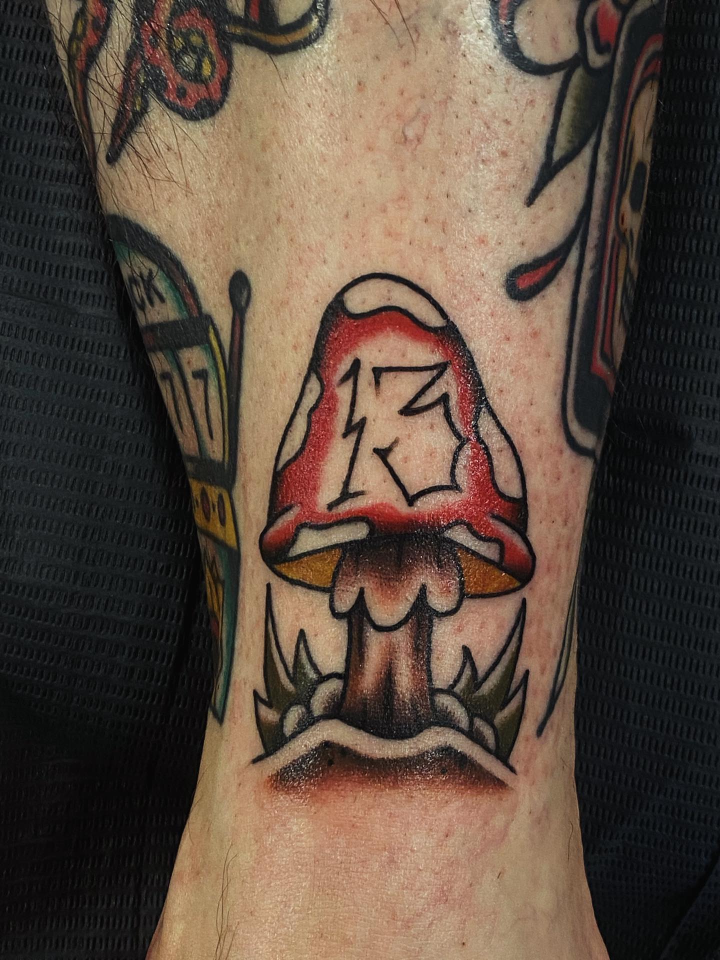 Tattoo by @il.tattoos — american_traditional