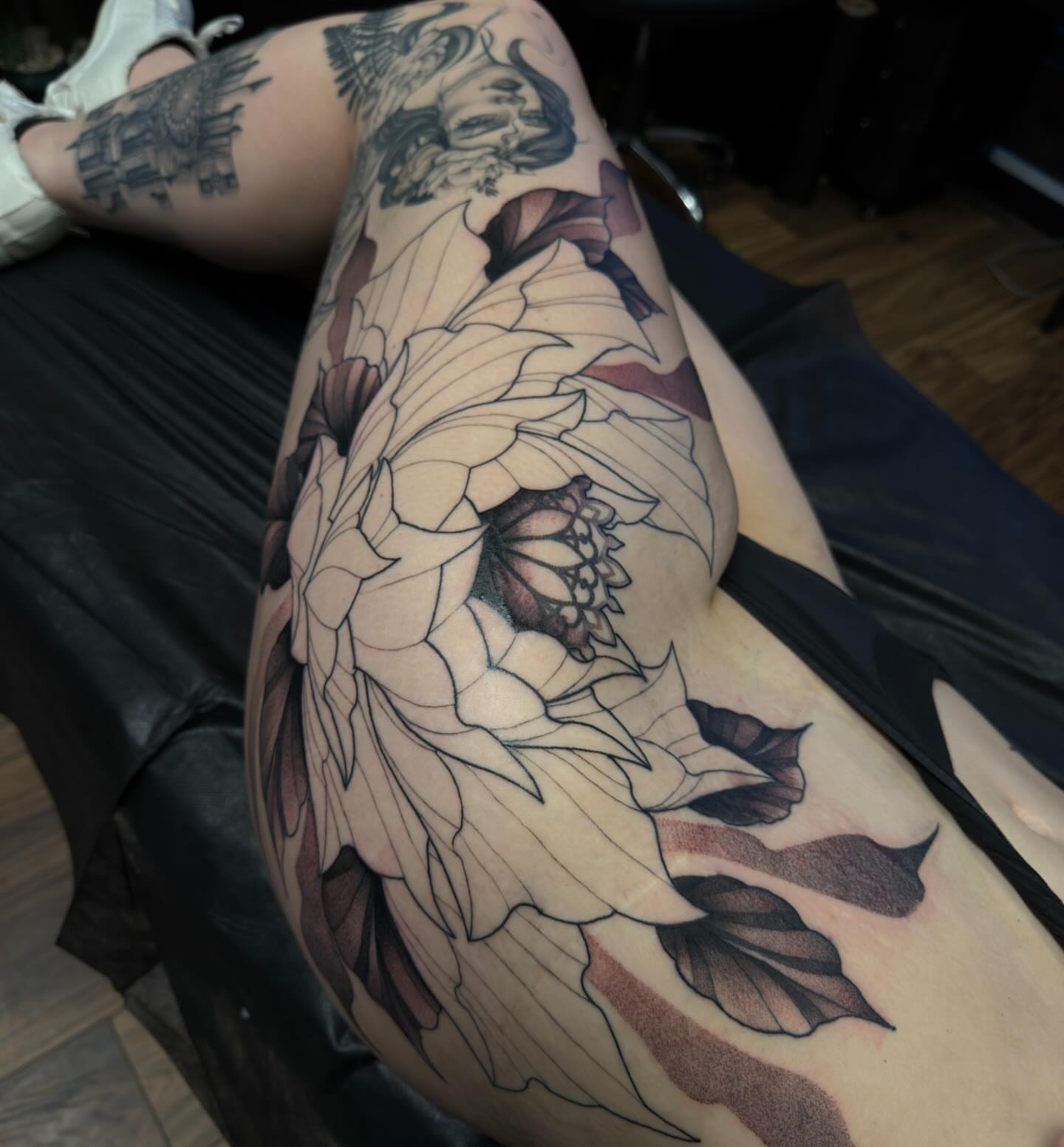Tattoo by @jymicalkins — black_and_grey