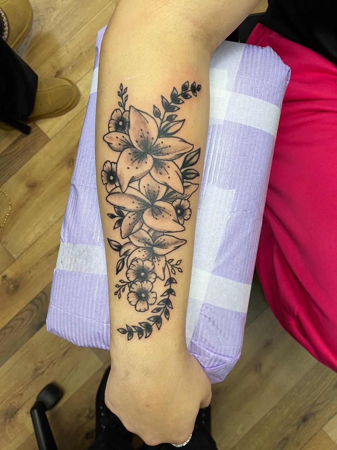 Tattoo by @unluckymoon โ black_and_grey, fine_line