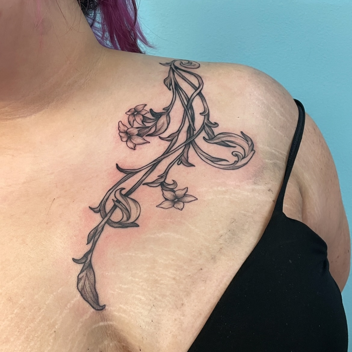 Floral vine black and grey tattoo on the shoulder by Mia 	\(★ω★)