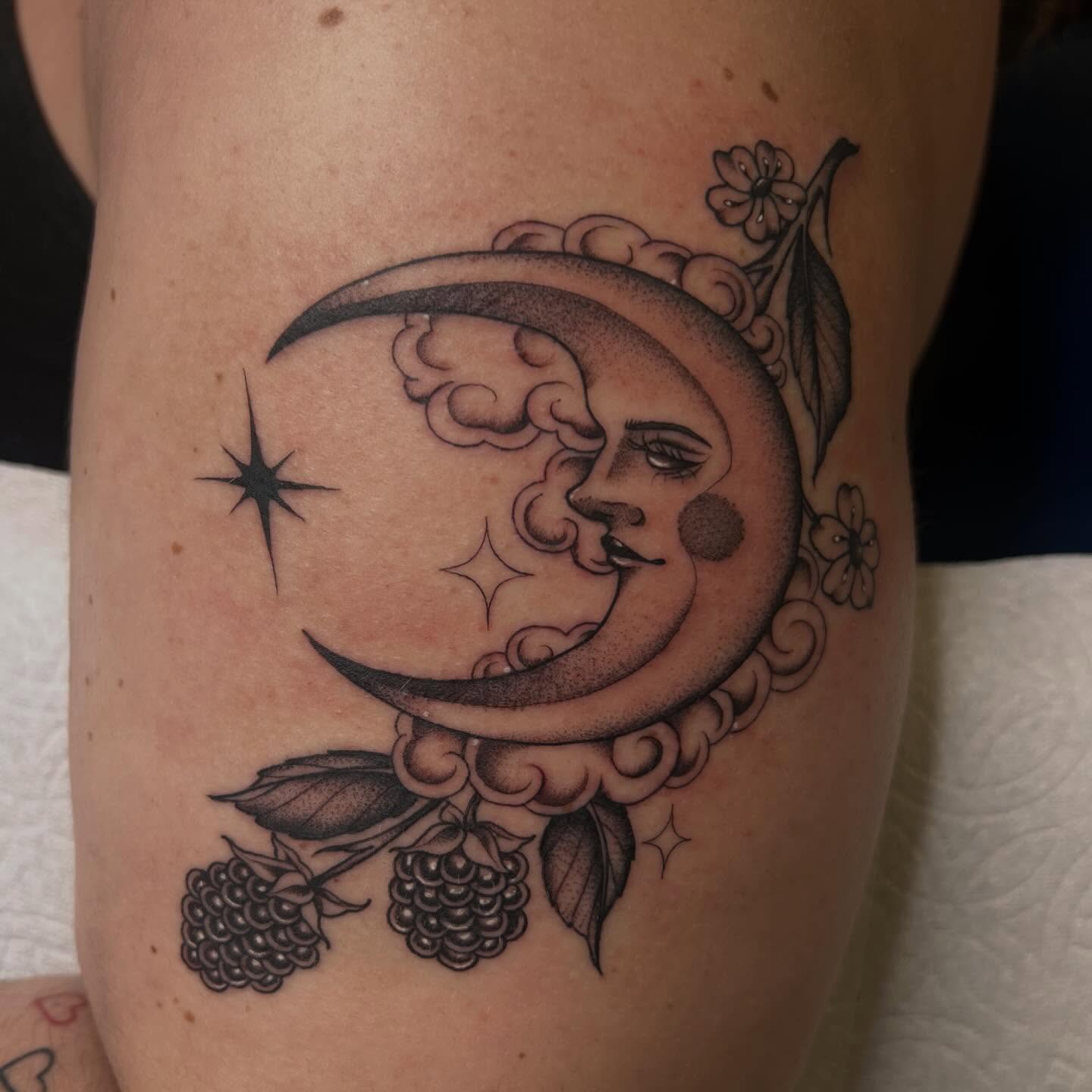 Tattoo by @molliecooltattoos — black_and_grey