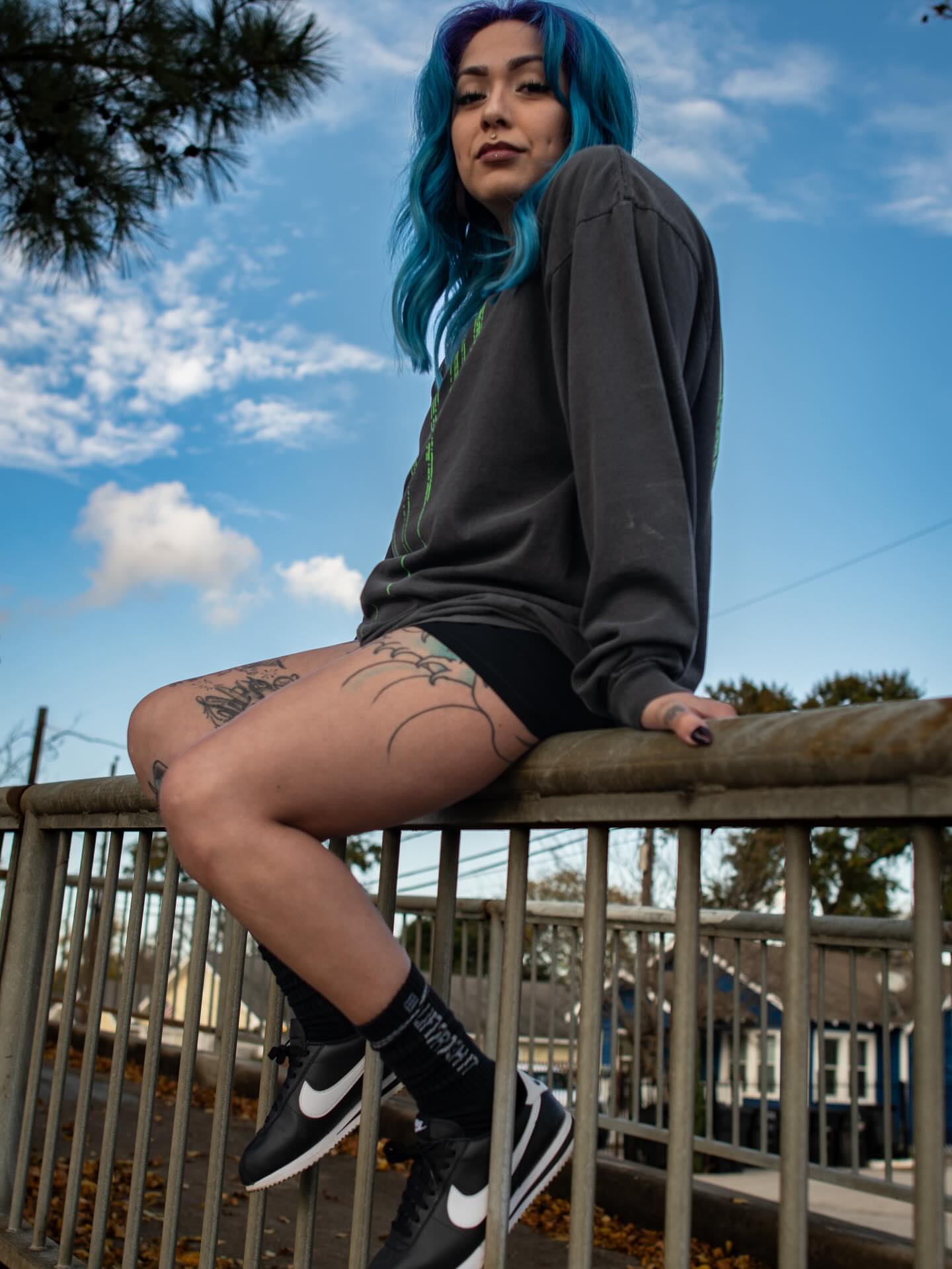 Tattooed legs black and grey tattoo on the thigh by BB Courvier