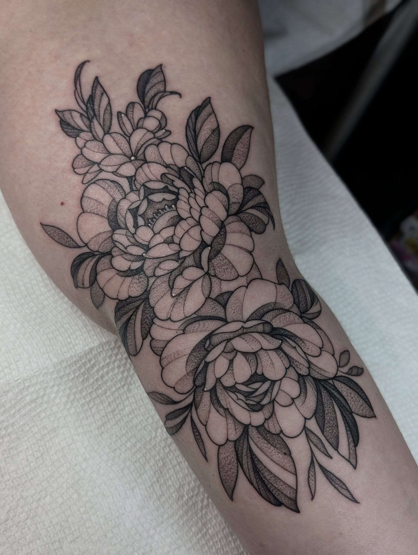 Tattoo by @kattiebaby — black_and_grey