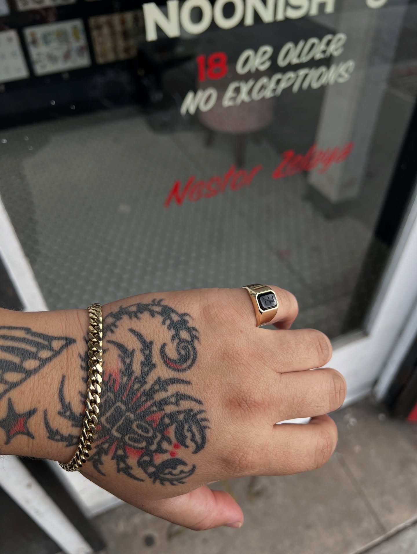 Lion American traditional tattoo on the hand by Nestor Zelaya