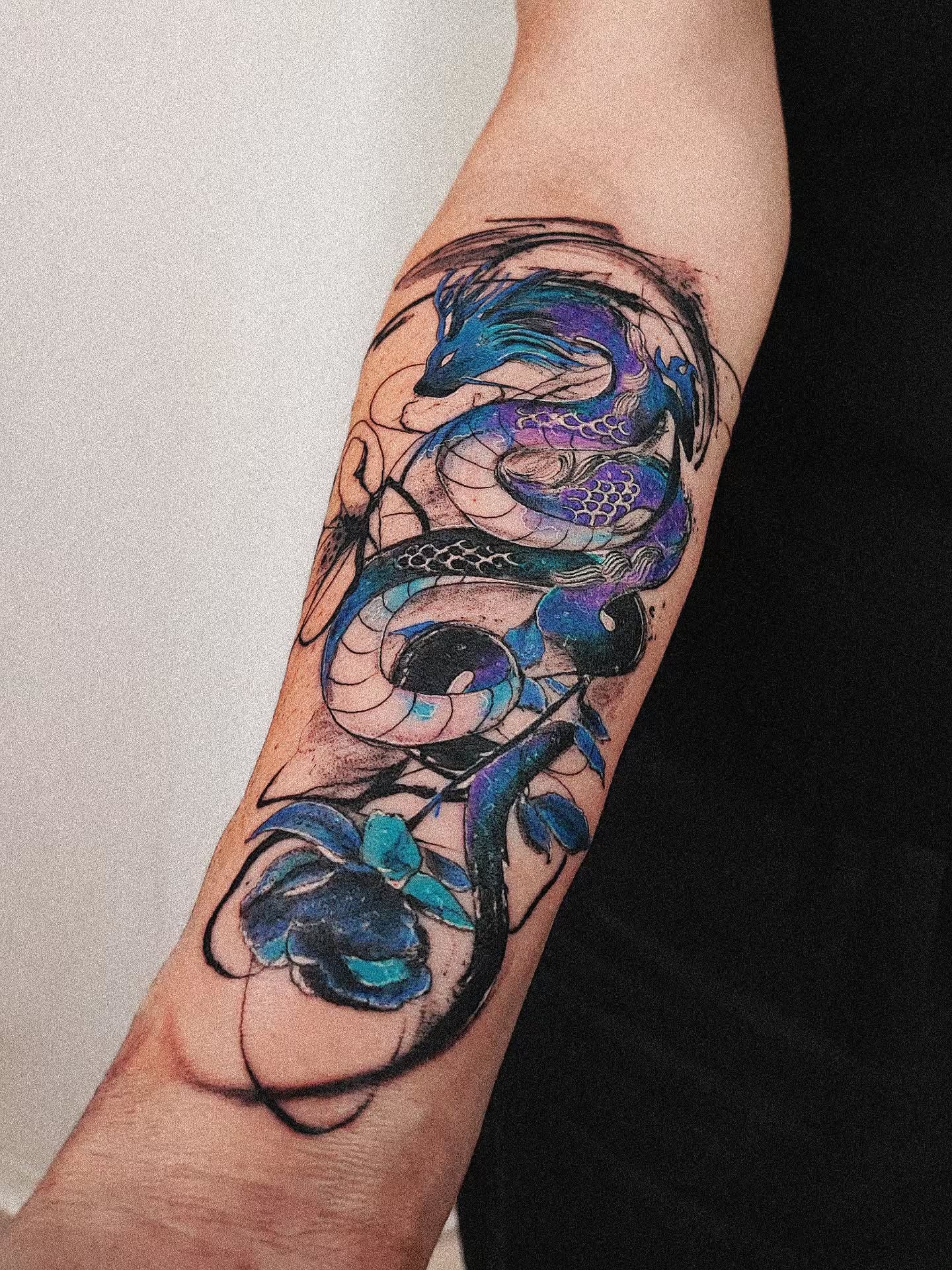 Dragon and flowers new school tattoo on the forearm by 𝗔𝗟𝗘𝗫 𝗣𝗥𝗘𝗤𝗨𝗘𝗟 𝗧𝗔𝗧𝗧𝗢𝗢𝗦 𝗖𝗛𝗜𝗖𝗔𝗚𝗢 ™, Chicago, Illinois
