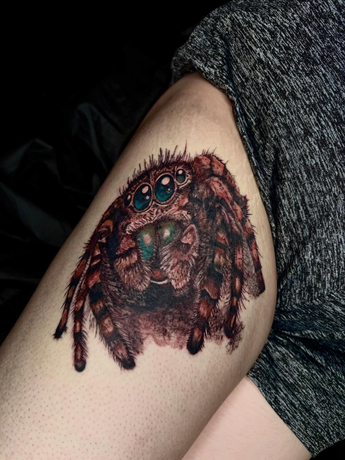 Spider realism tattoo on the thigh by Jelly