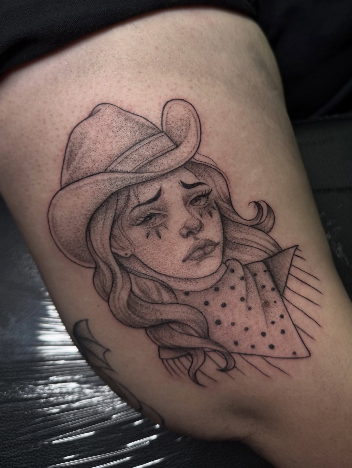 Girl wearing hat dotwork tattoo on the thigh by 𝙰𝚛𝚕𝚒𝚗𝚐𝚝𝚘𝚗 𝚃𝚊𝚝𝚝𝚘𝚘 𝙰𝚛𝚝𝚒𝚜𝚝 ✴︎ 𝚝𝚊𝚝𝚜𝚇𝚟𝚊𝚕