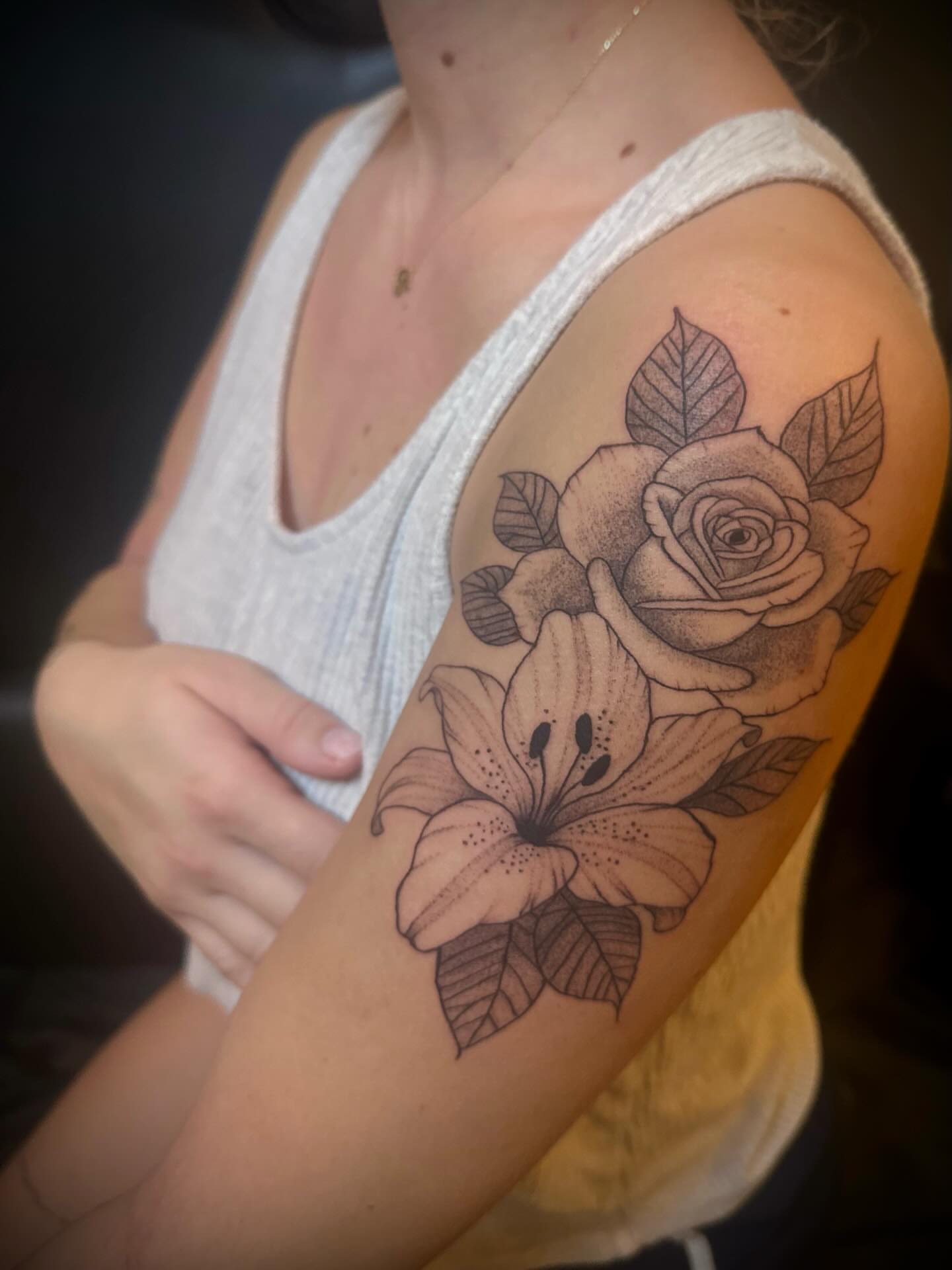 Flower bouquet dotwork tattoo on the upper arm by Cherry Tats🍒