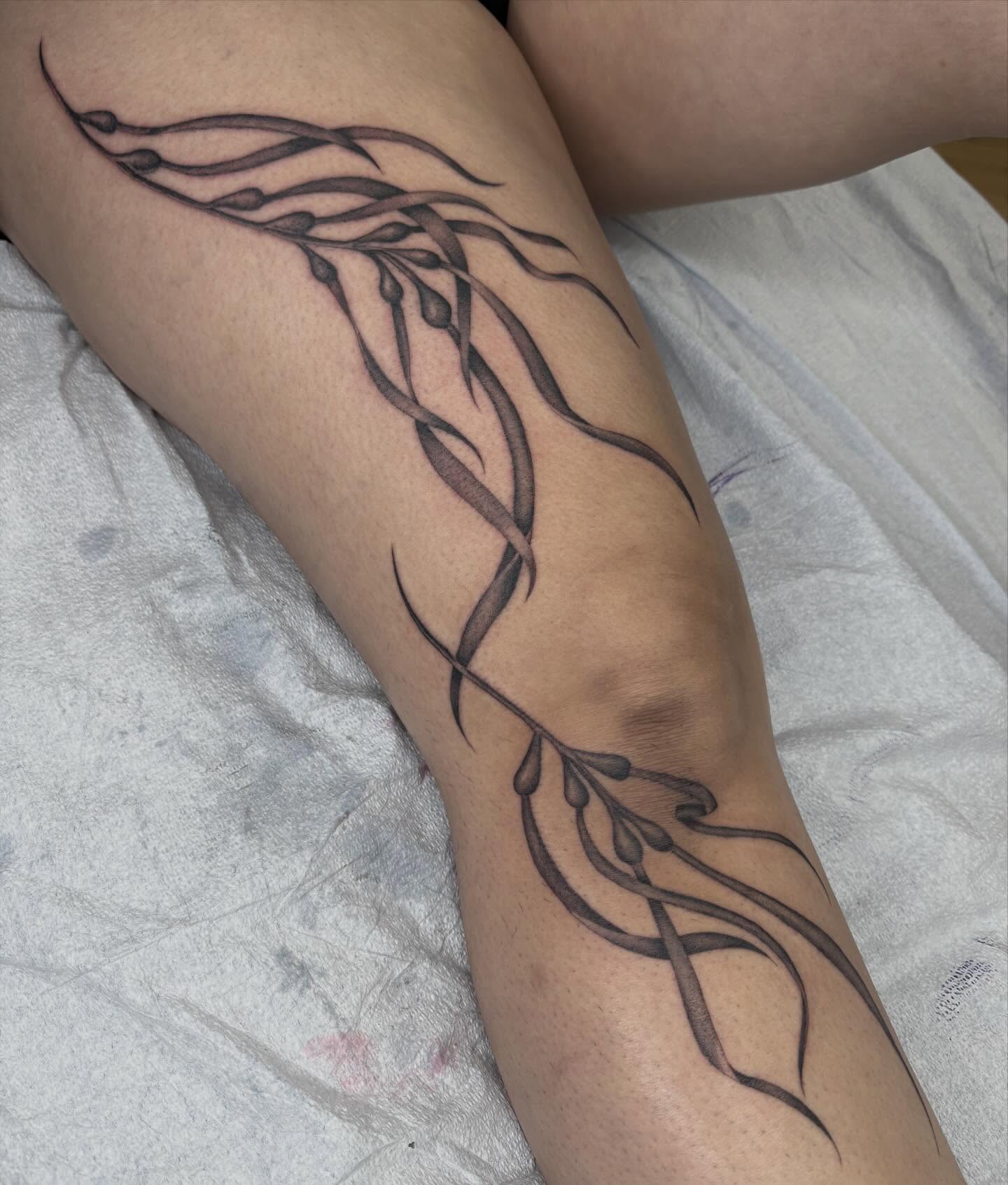 Twisted vines black and grey tattoo on the forearm by Miami Tattoo Artist π Mel Carrasco