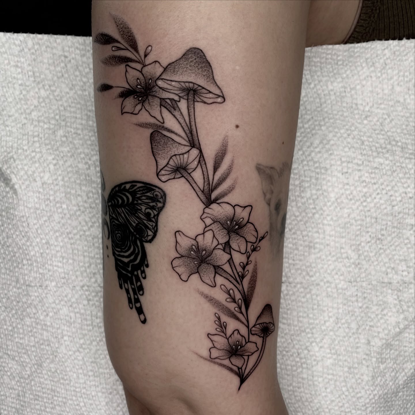 Tattoo by @sillylittleduck — dotwork, black_and_grey