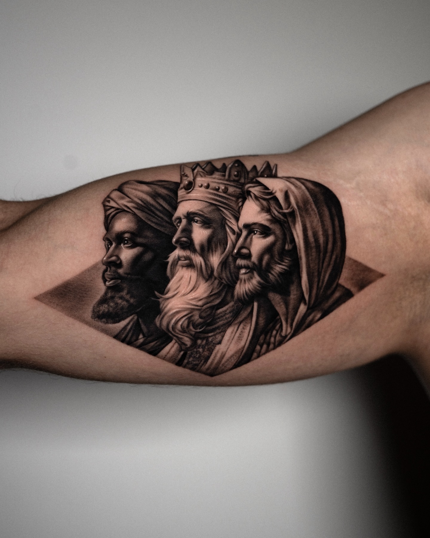 Tattoo by @bolugo_ — black_and_grey