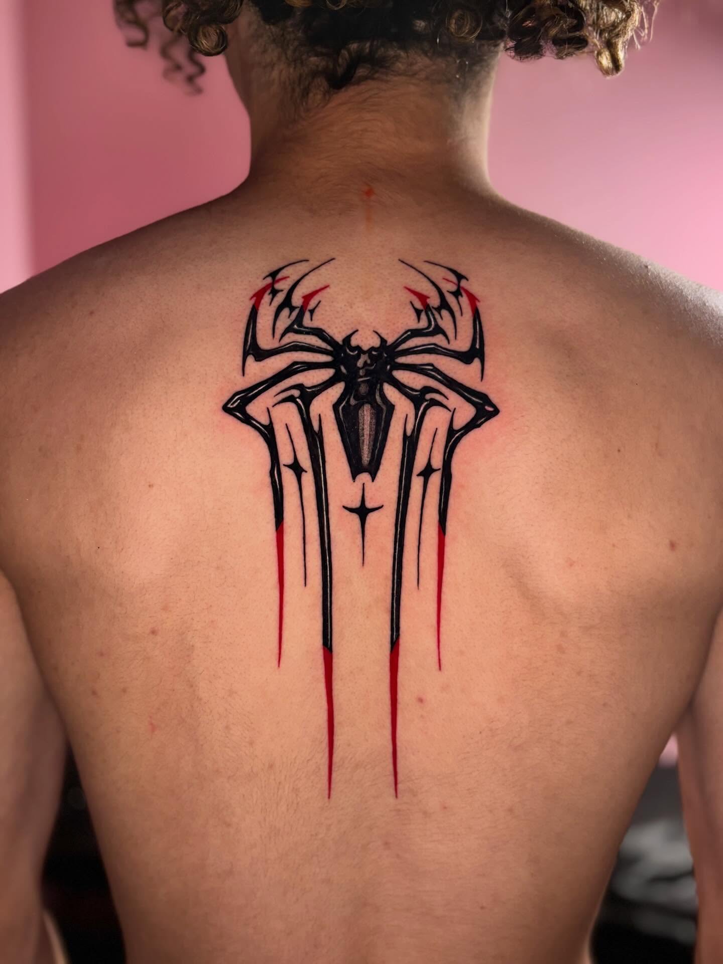 Spider geometric tattoo on the back by ★𝔗𝔞𝔱𝔱𝔬𝔬𝔰 𝔟𝔶 𝔗𝔢𝔞𝔙𝔞𝔫𝔊𝔬𝔤𝔥 ★
