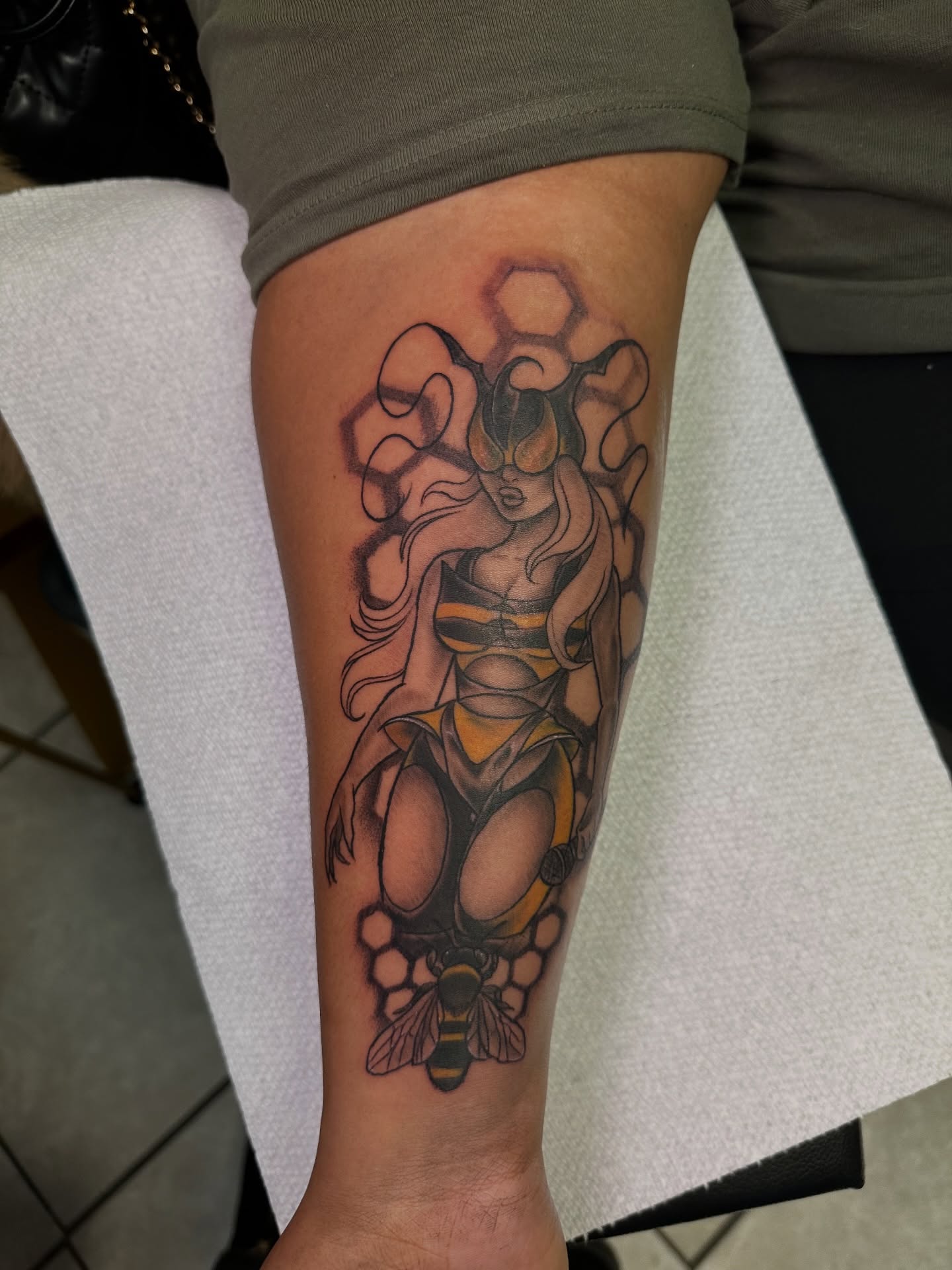 Bee woman geometric tattoo on the forearm by Mia Layne 🤎